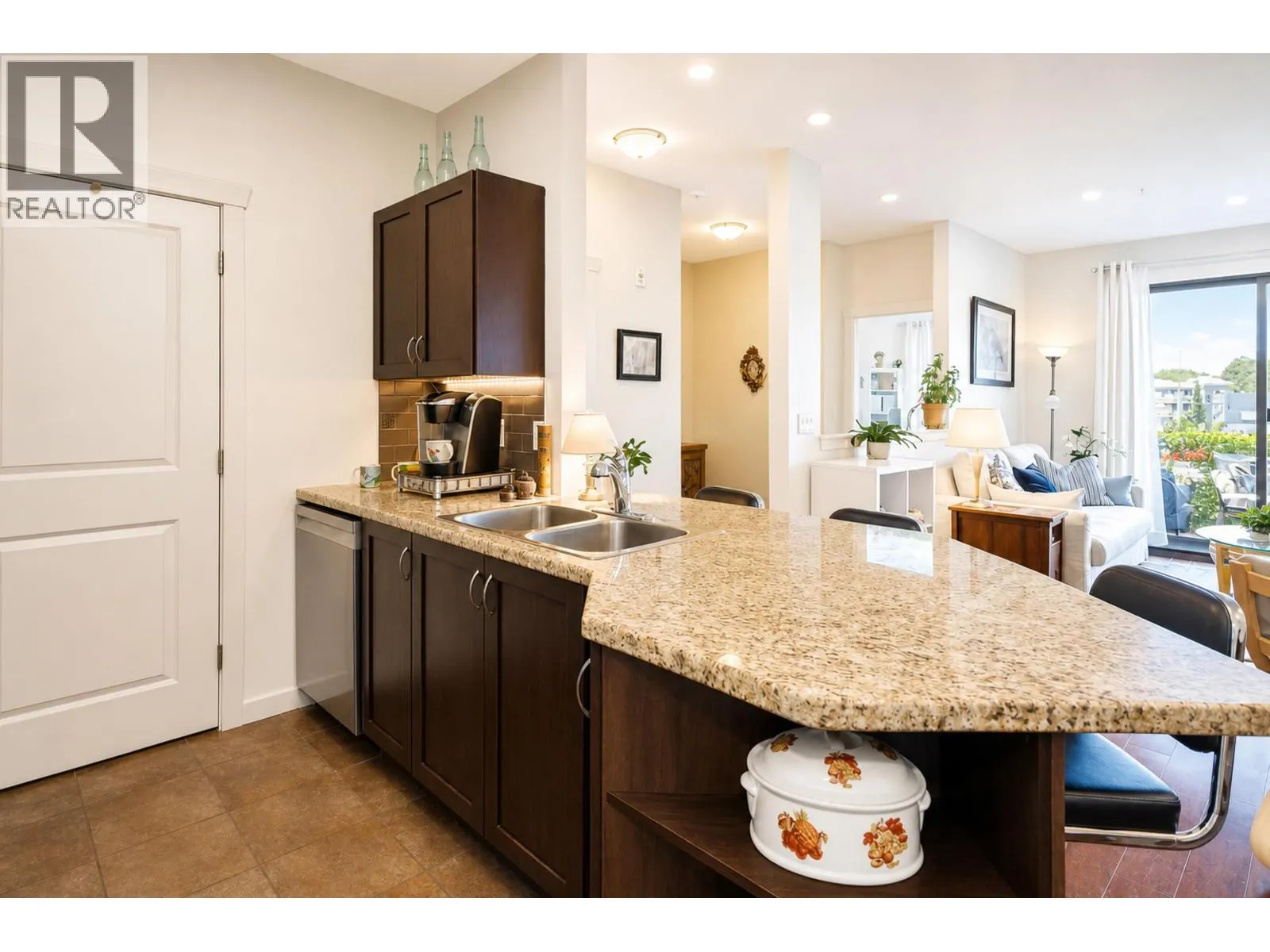 310 2336 WHYTE AVENUE