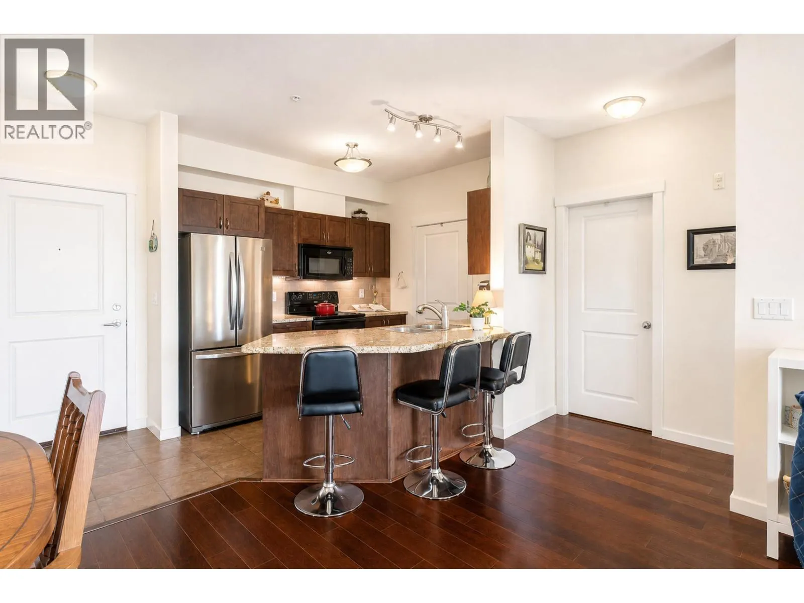 310 2336 WHYTE AVENUE