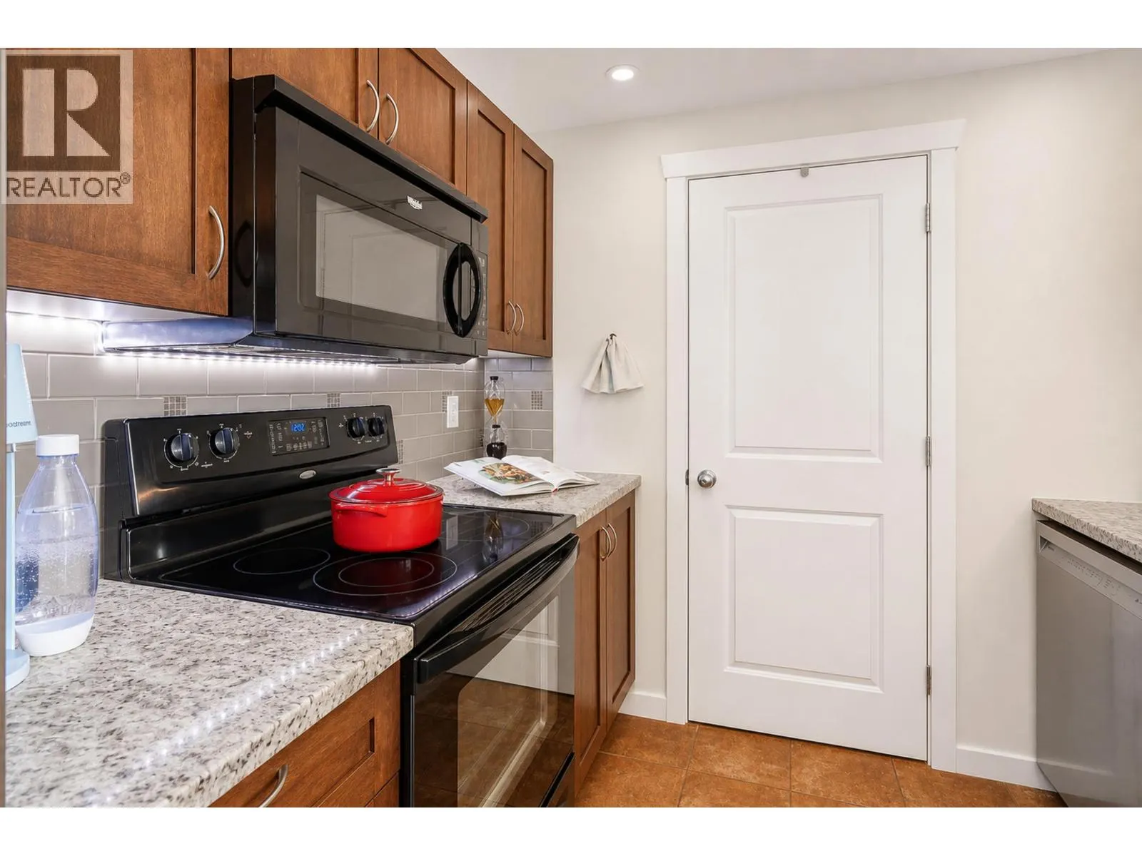 310 2336 WHYTE AVENUE