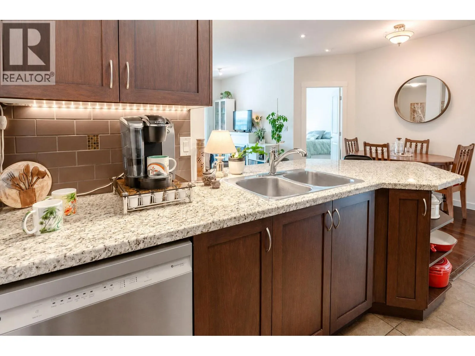 310 2336 WHYTE AVENUE