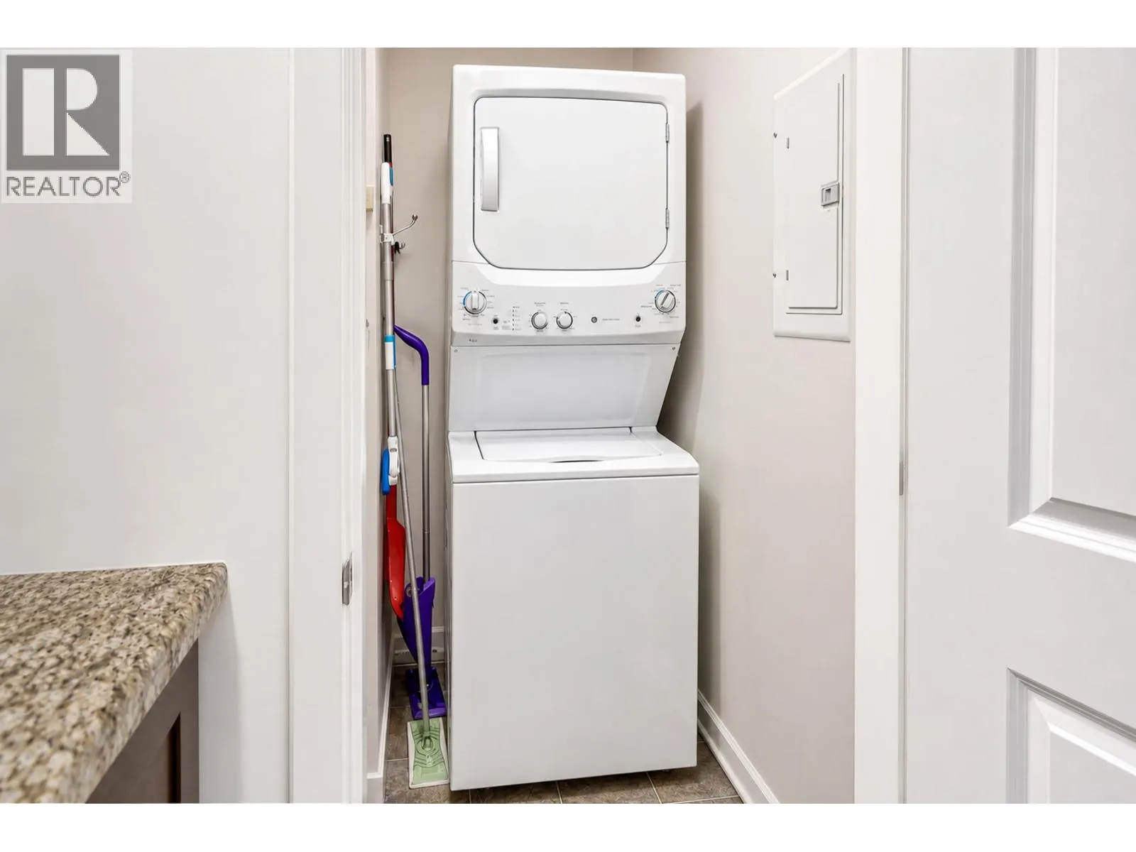 310 2336 WHYTE AVENUE