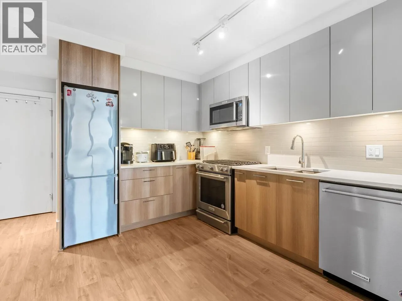 501 258 NELSON'S COURT