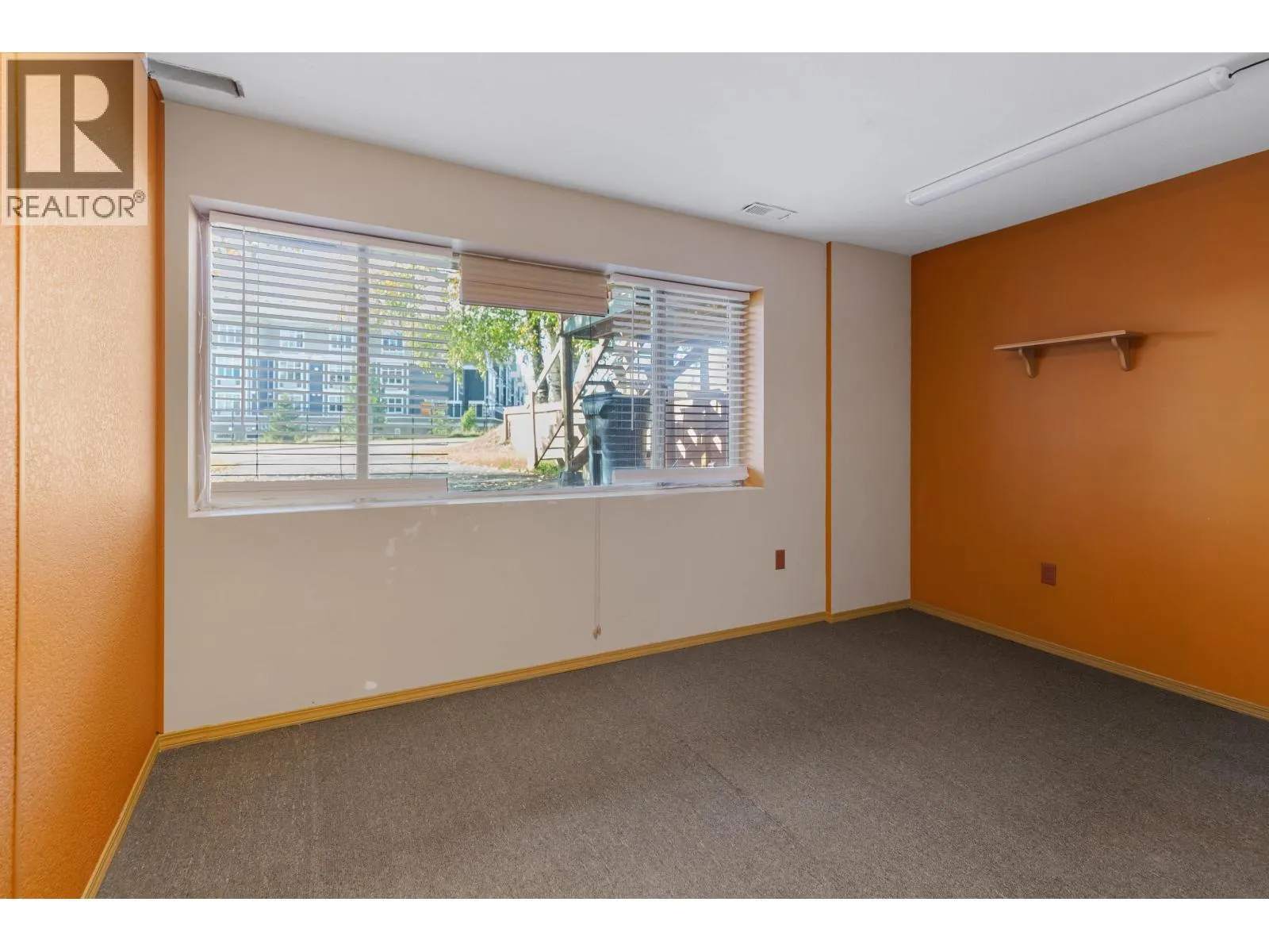 1904 OAK STREET