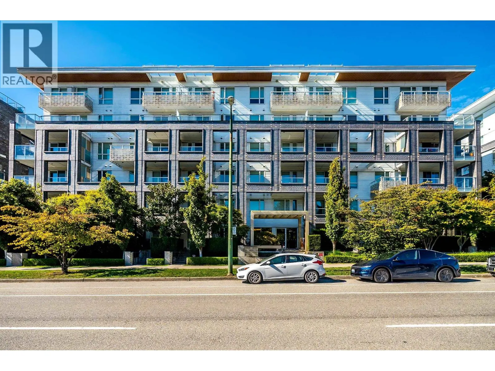 602 6677 CAMBIE STREET