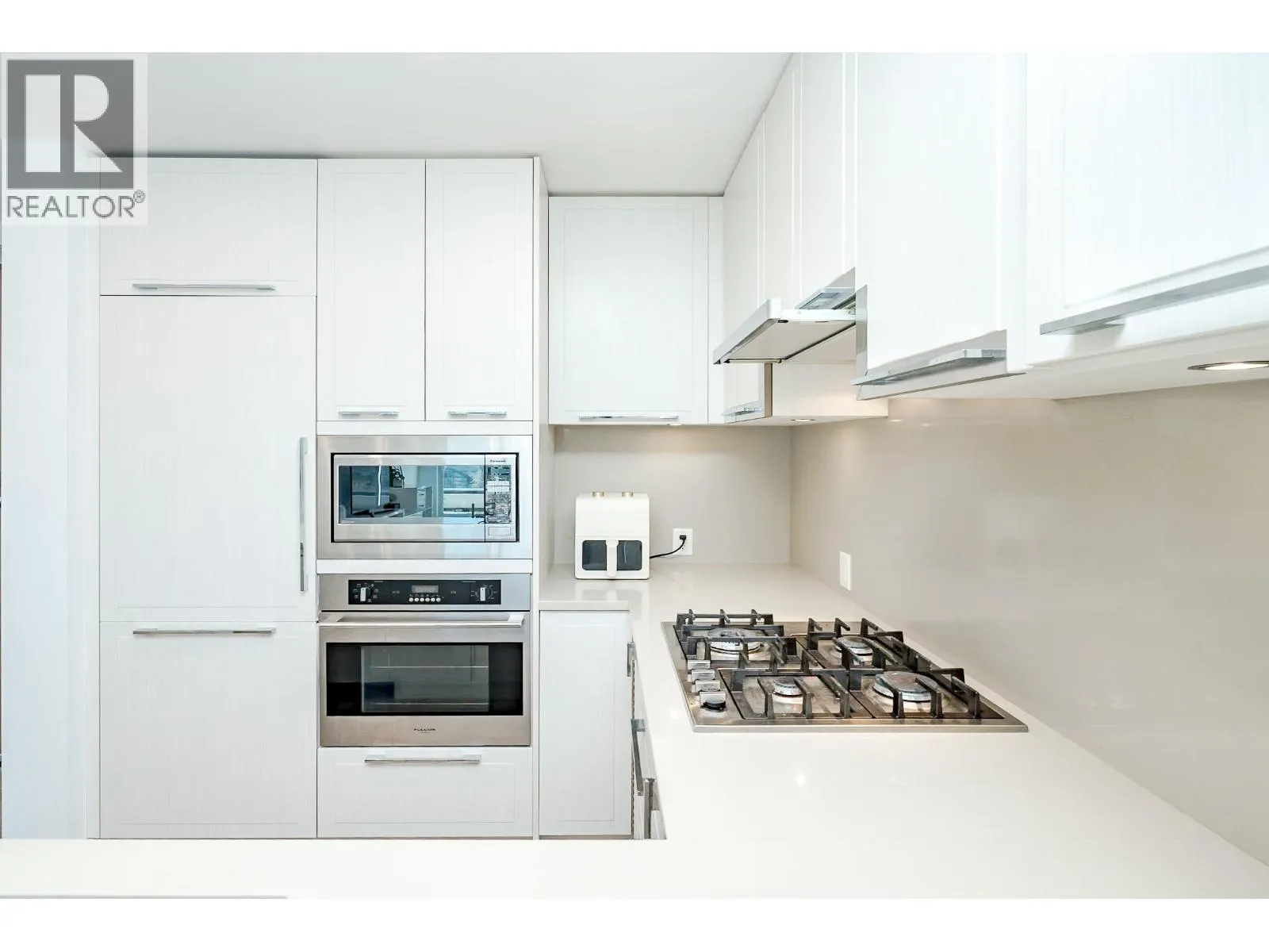 602 6677 CAMBIE STREET