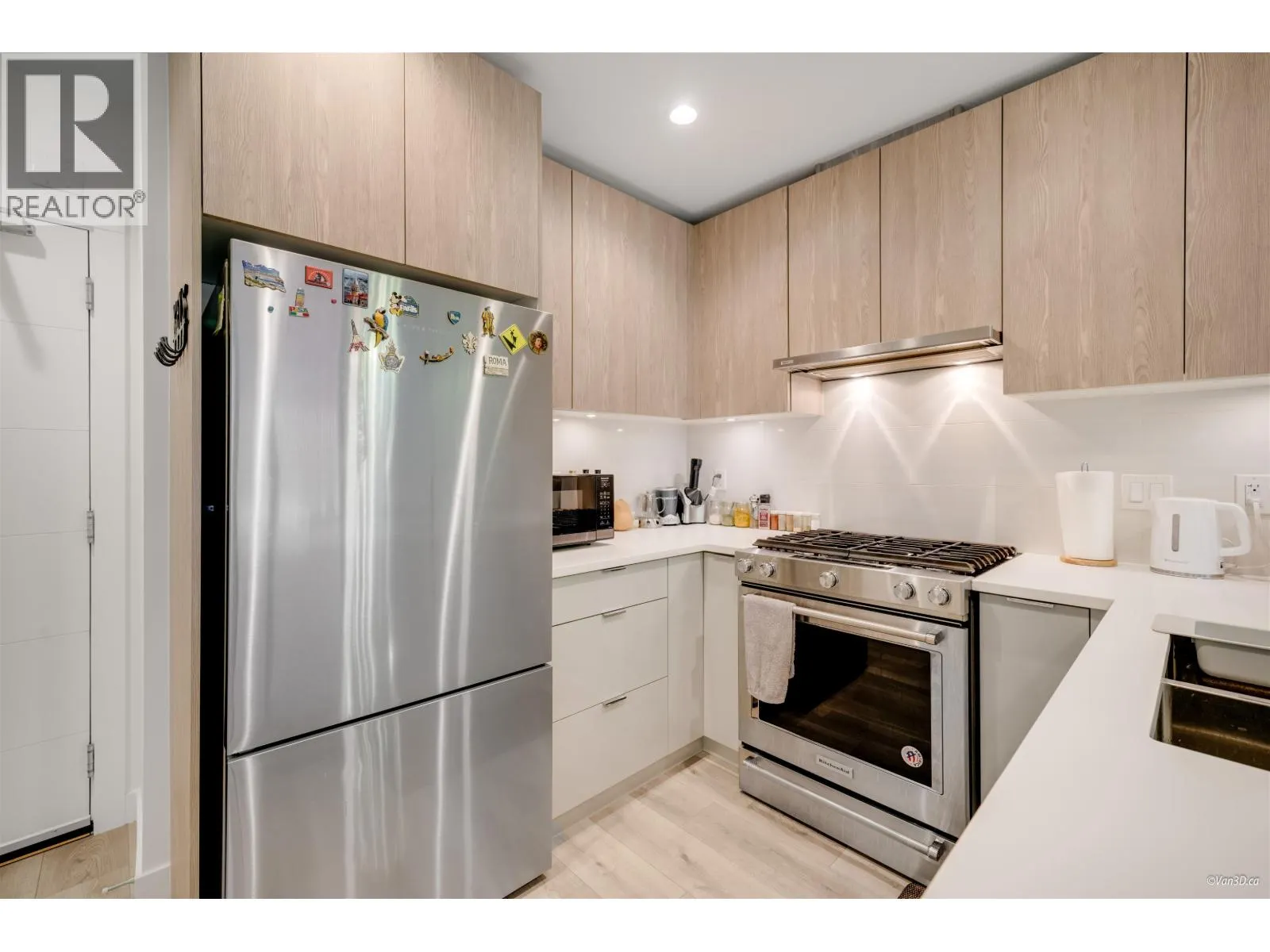 207 128 E 8TH STREET