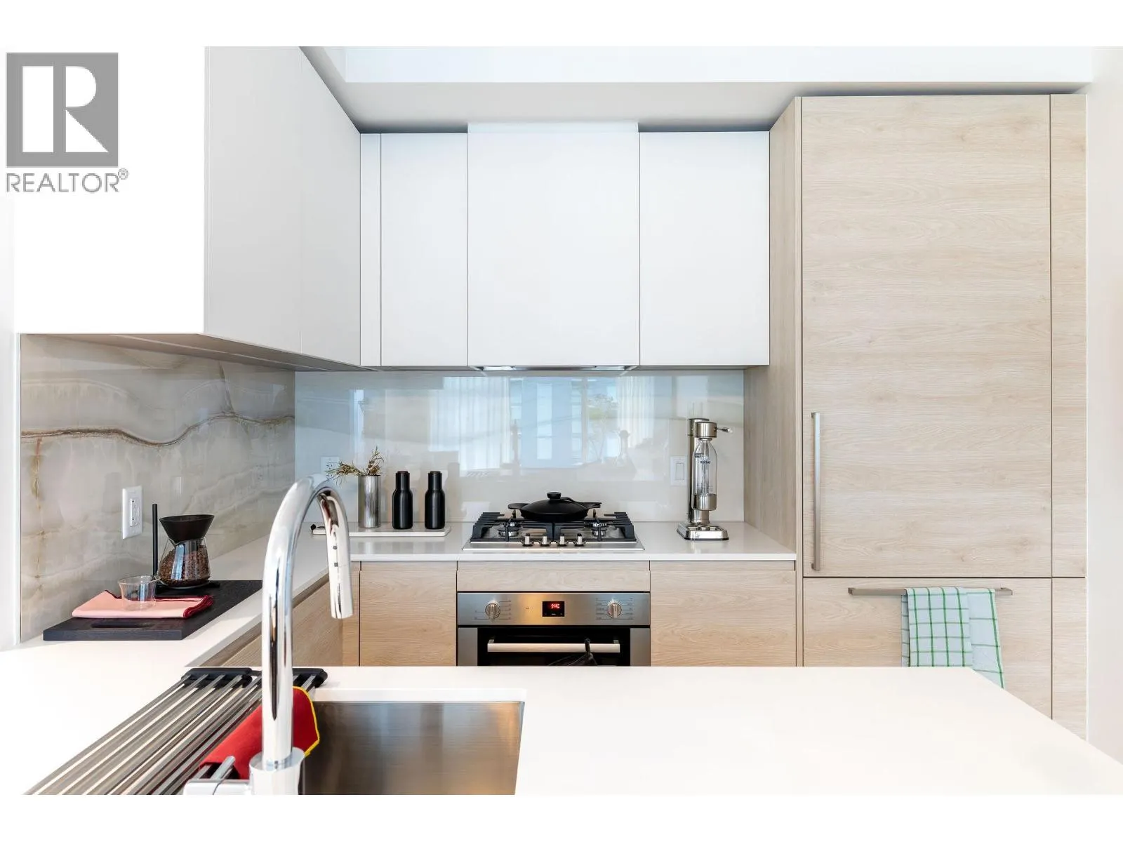 3106 680 QUAYSIDE DRIVE