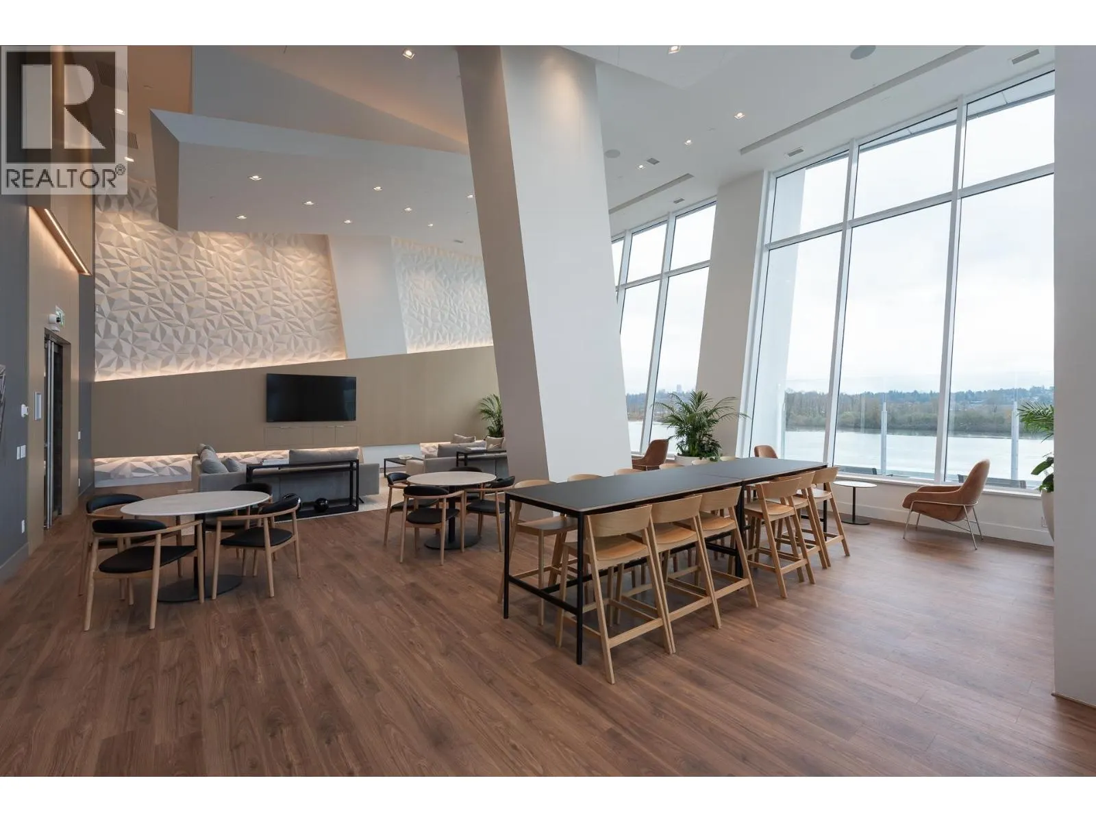 3106 680 QUAYSIDE DRIVE