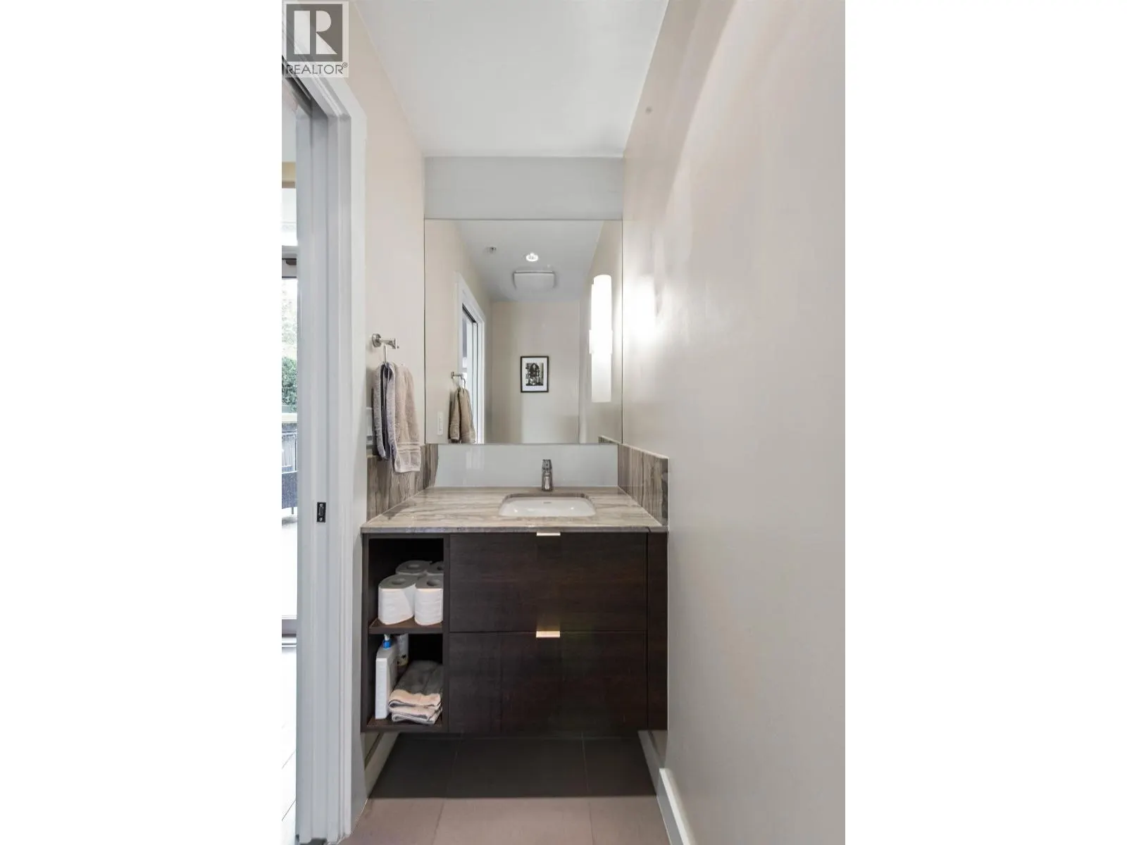 104 578 EMERSON STREET