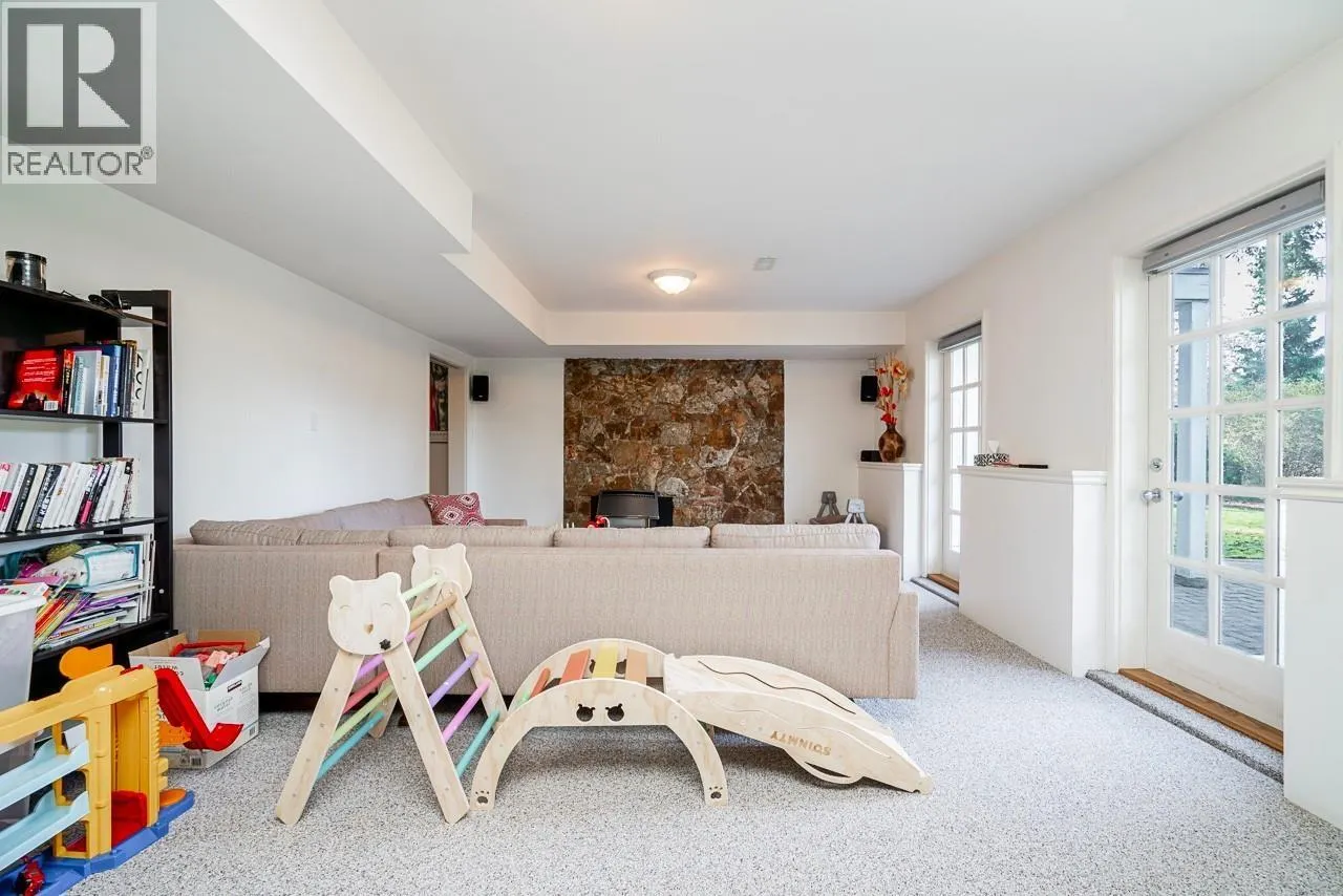 21489 CHERRY PLACE