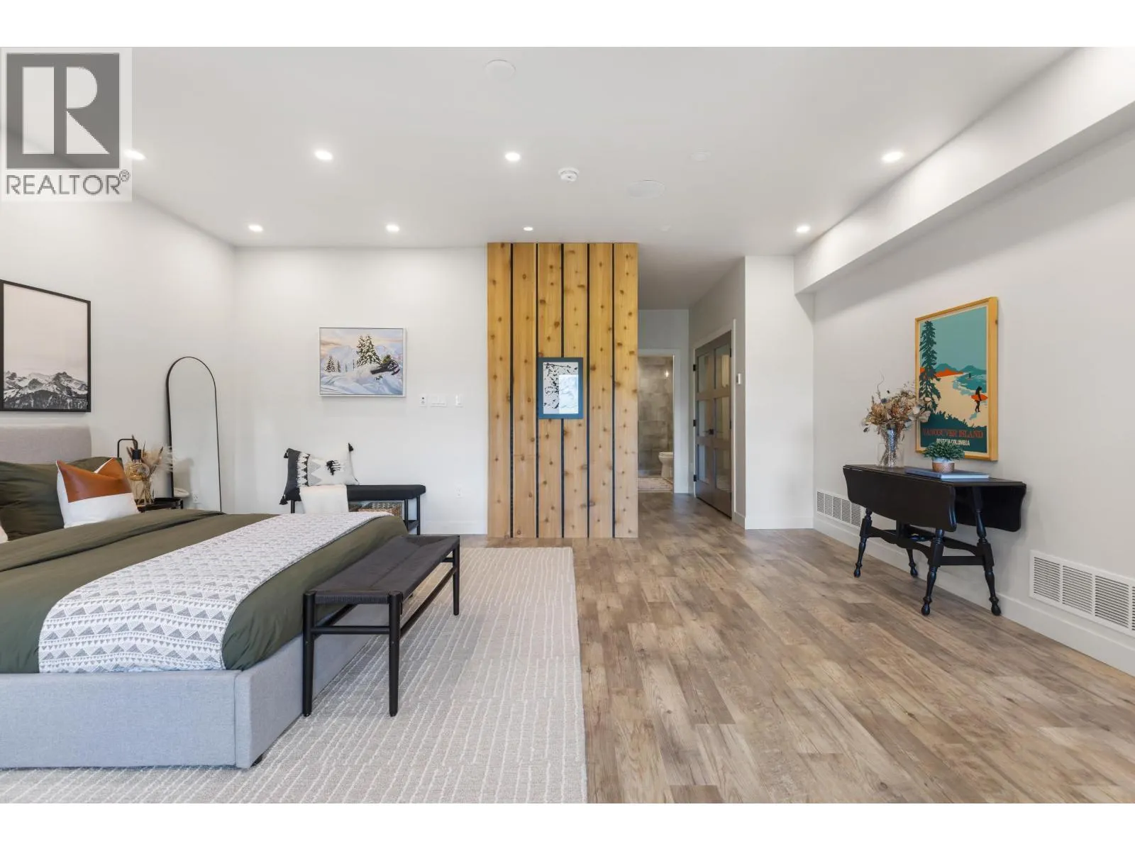 1305 EAGLE DRIVE