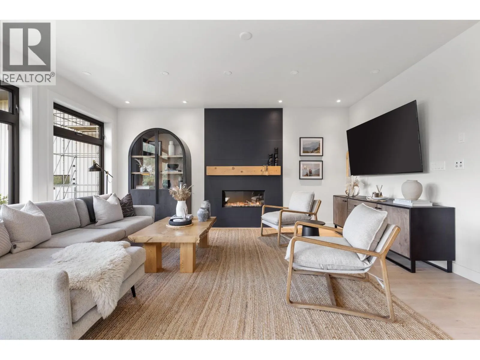 1305 EAGLE DRIVE