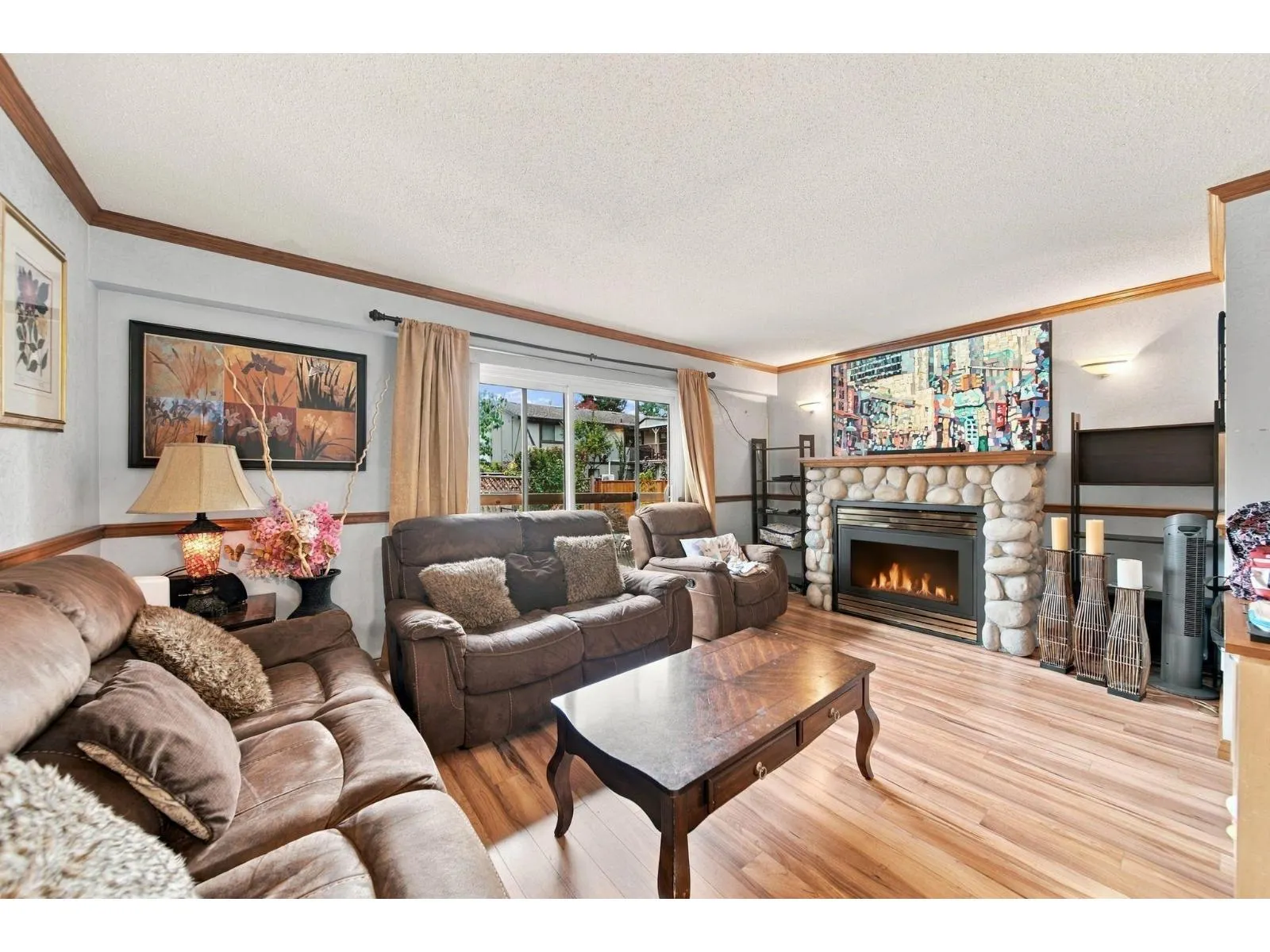 16 11735 89A AVENUE