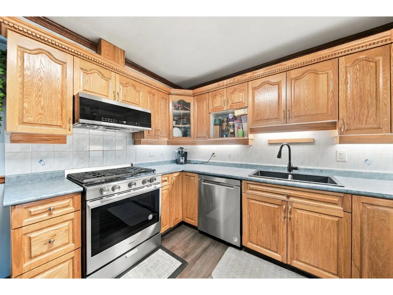 16 11735 89A AVENUE