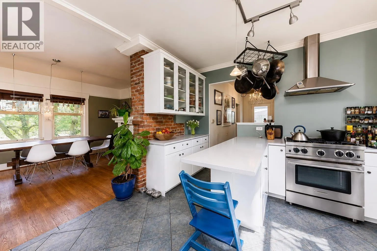 364 E 14TH STREET