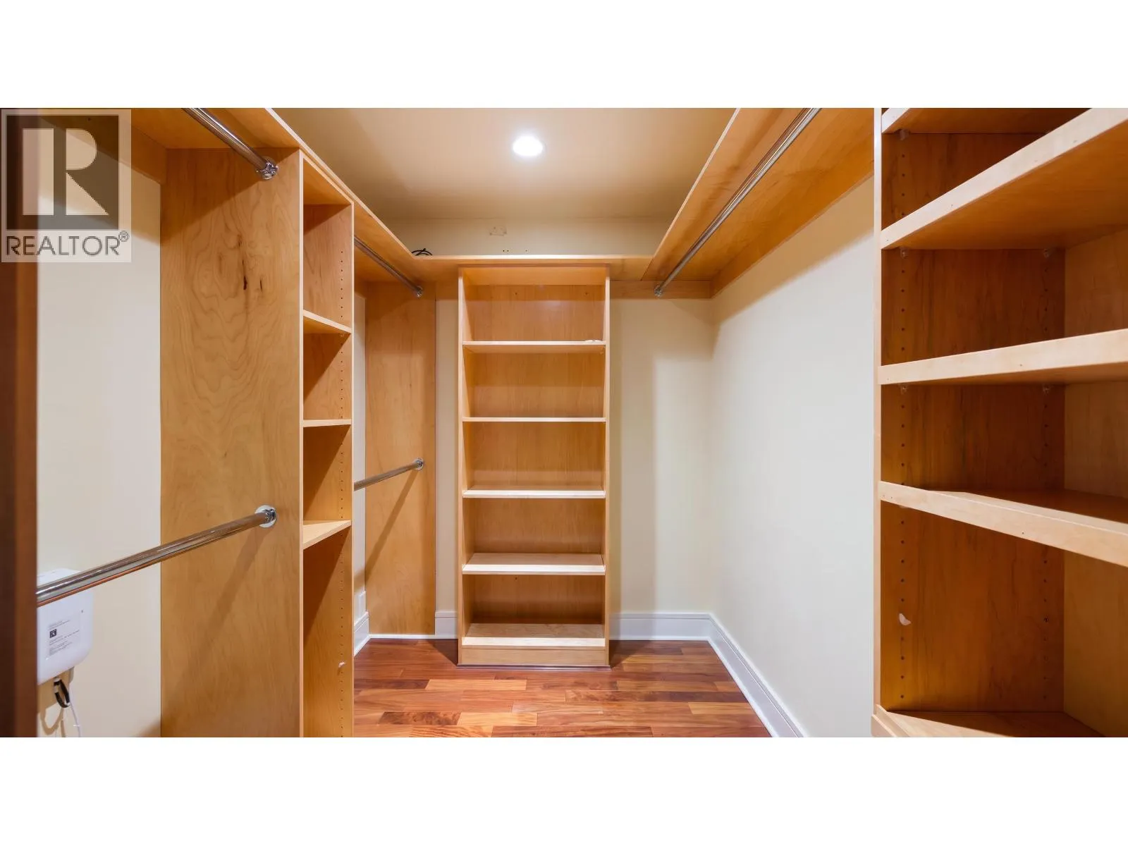 1035 KING GEORGES WAY