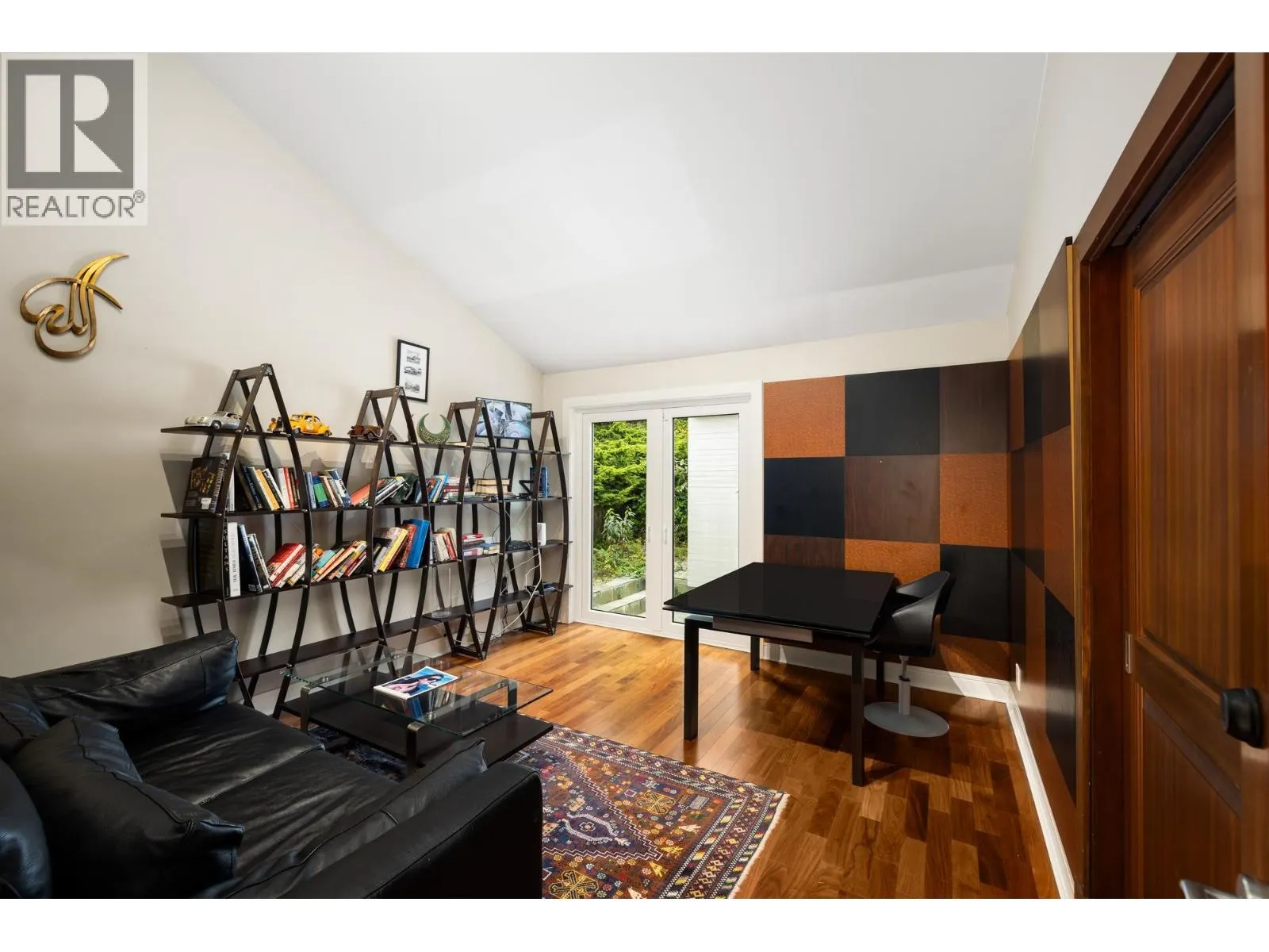 1035 KING GEORGES WAY