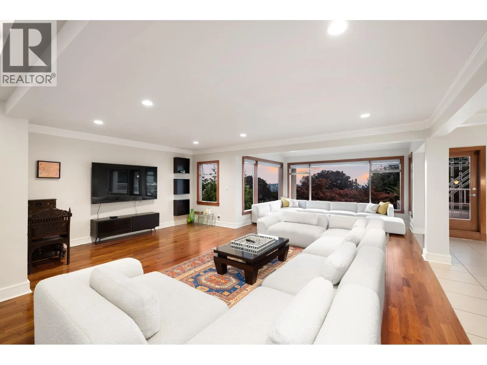 1035 KING GEORGES WAY
