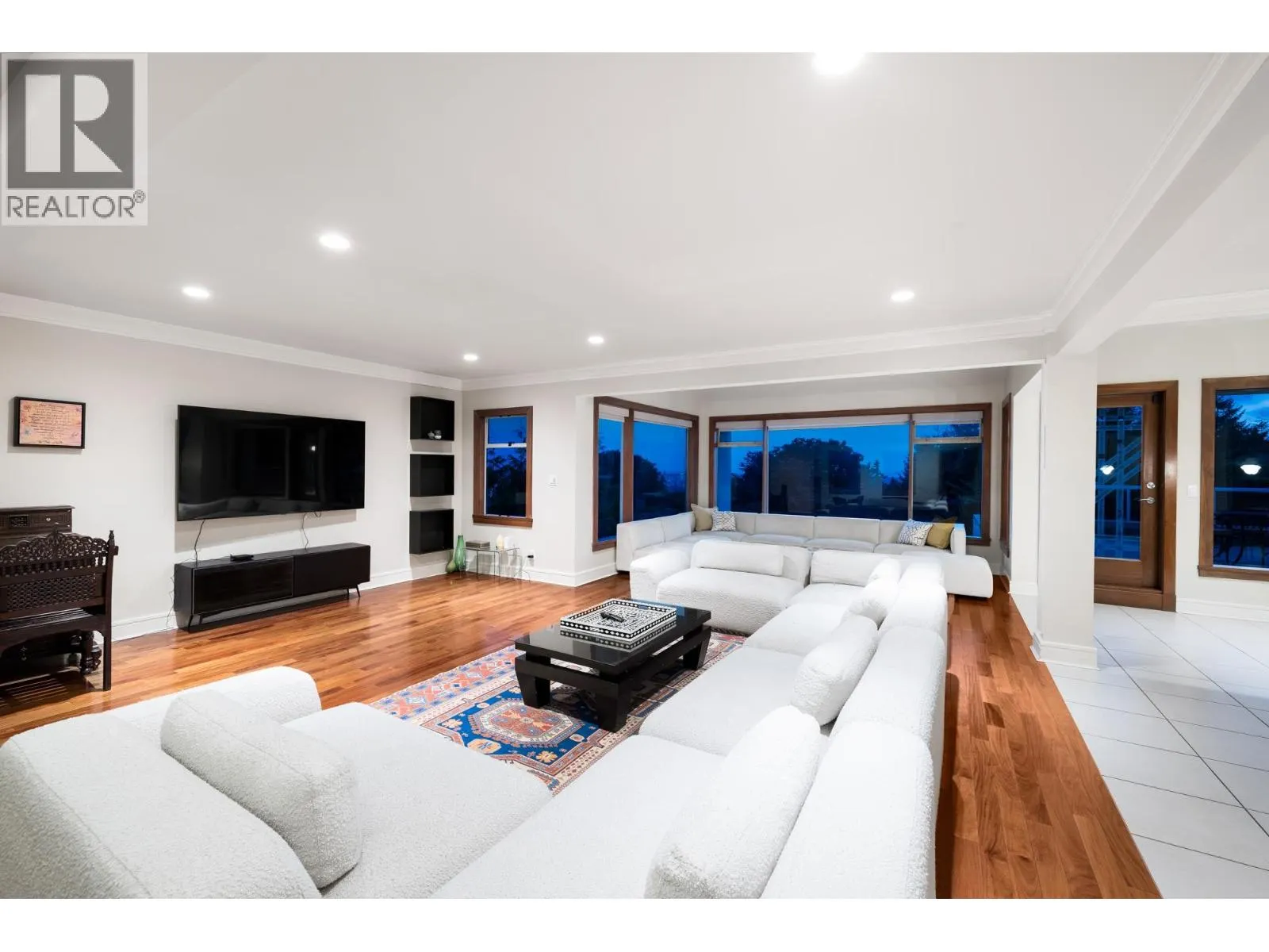 1035 KING GEORGES WAY