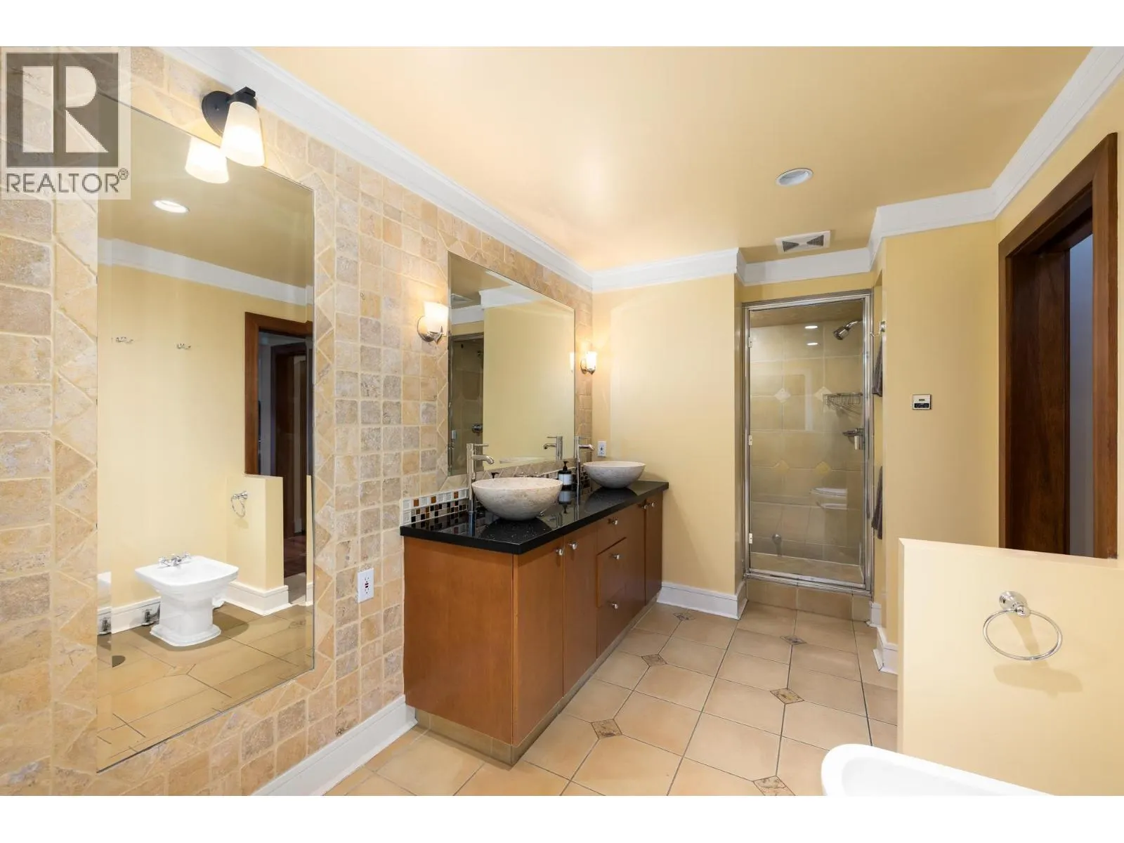 1035 KING GEORGES WAY