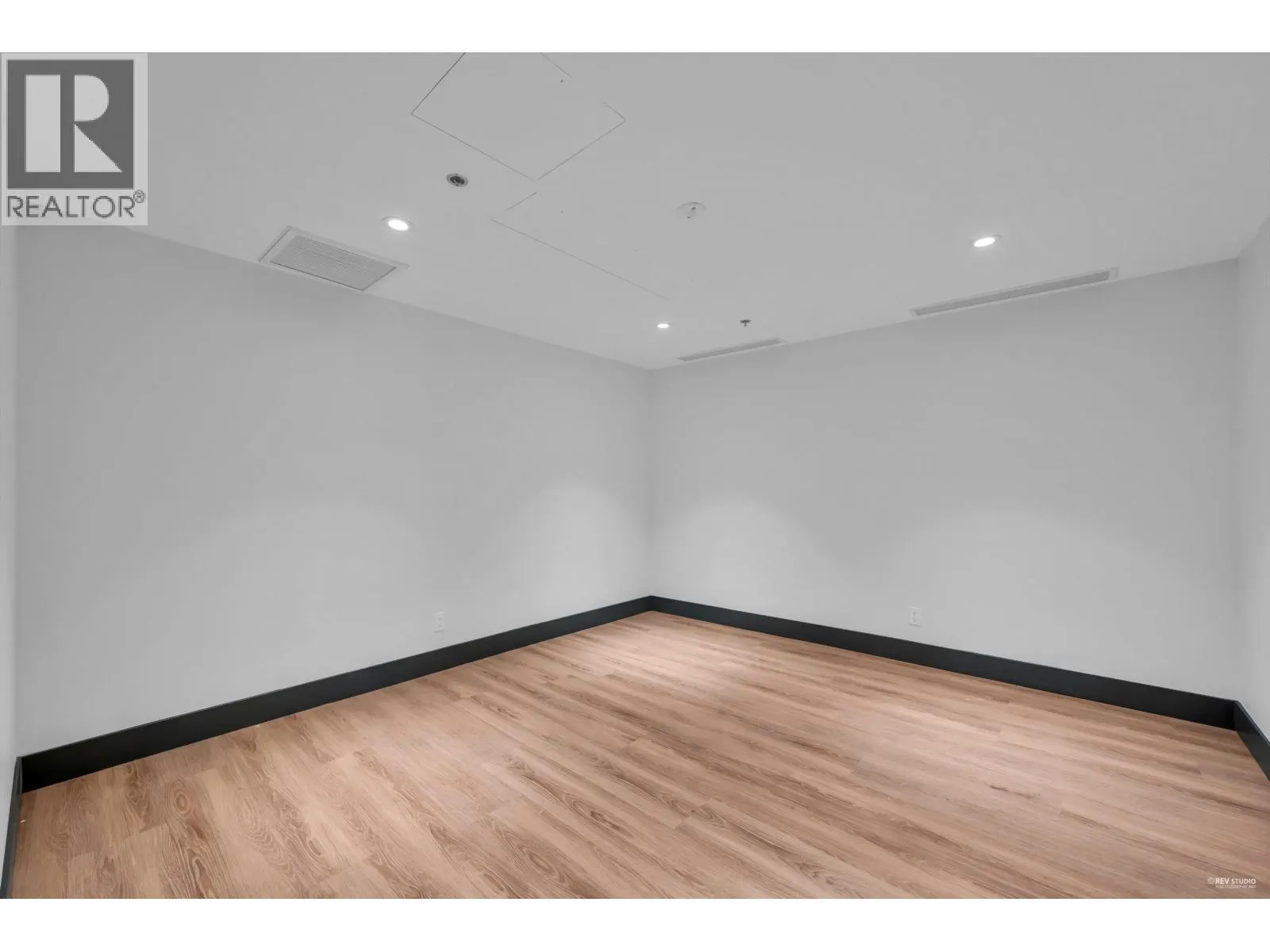 505 1675 LIONS GATE LANE