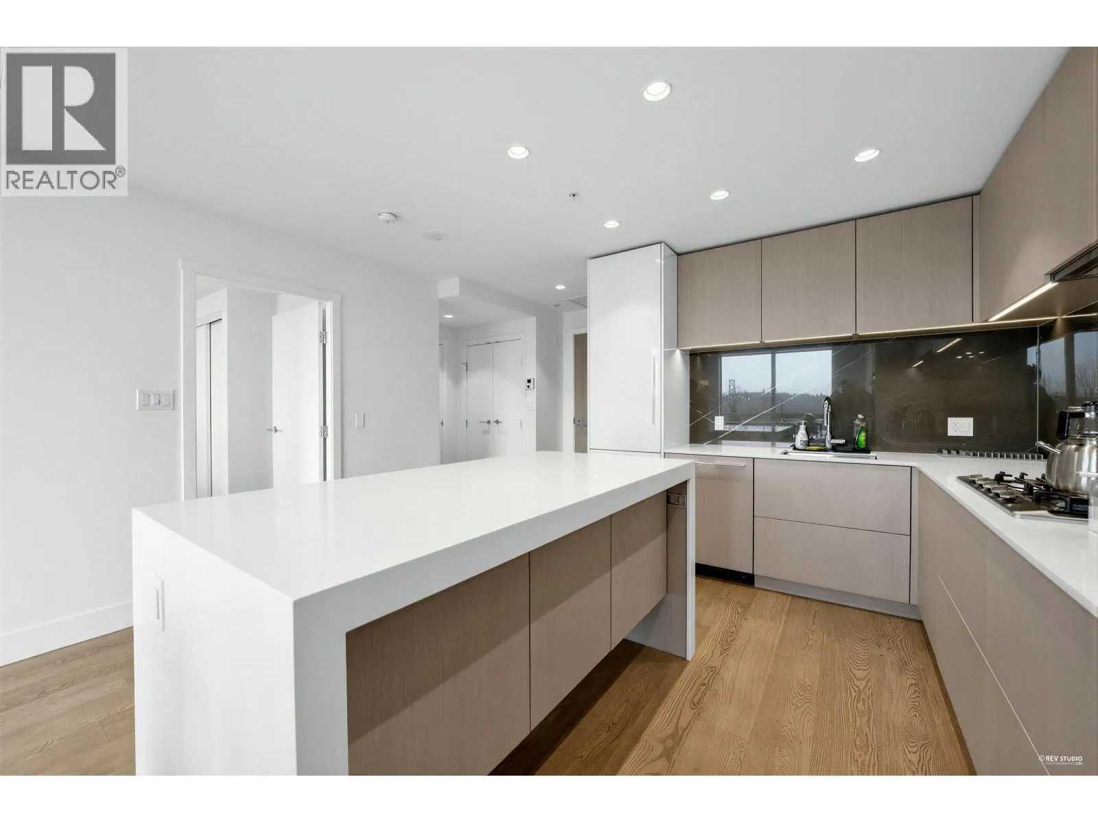 505 1675 LIONS GATE LANE