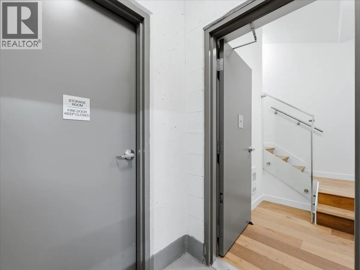 6833 CAMBIE STREET