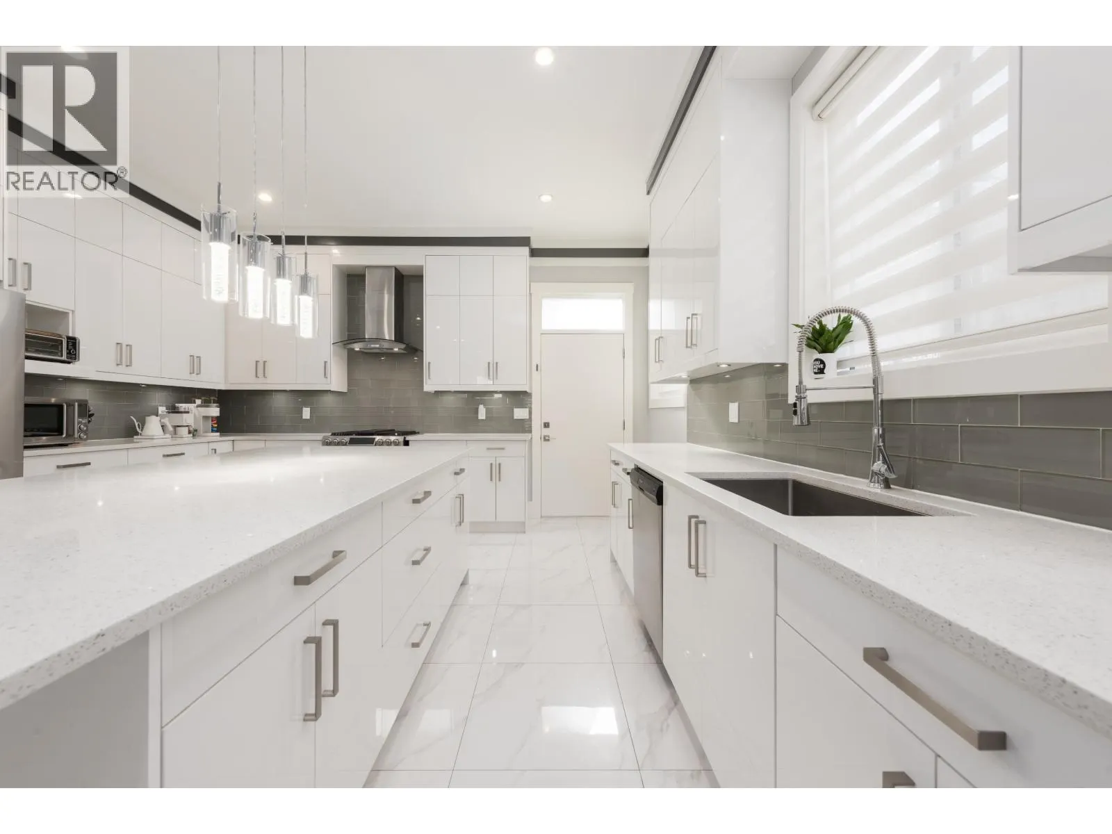 1135 YORSTON COURT