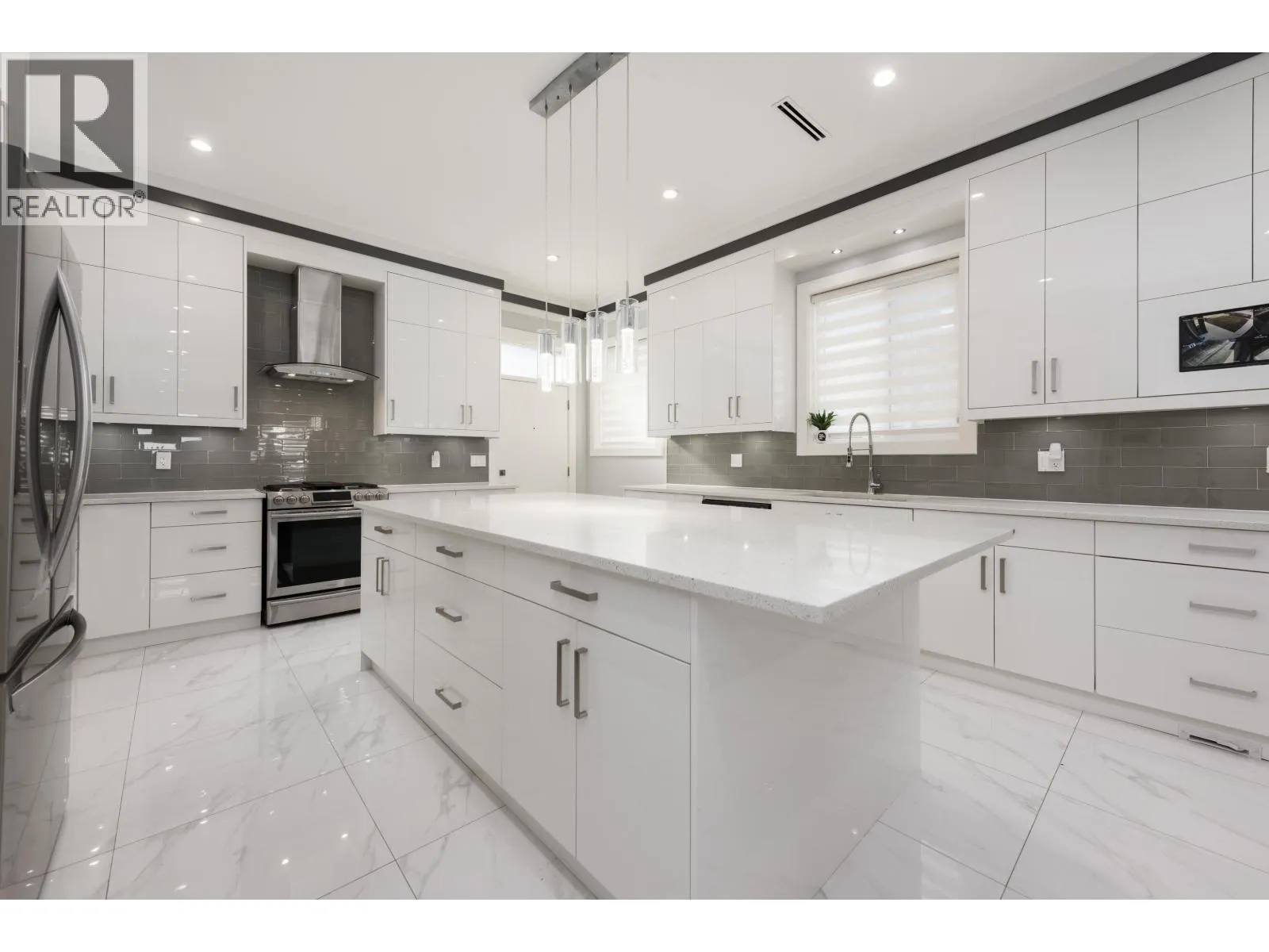 1135 YORSTON COURT
