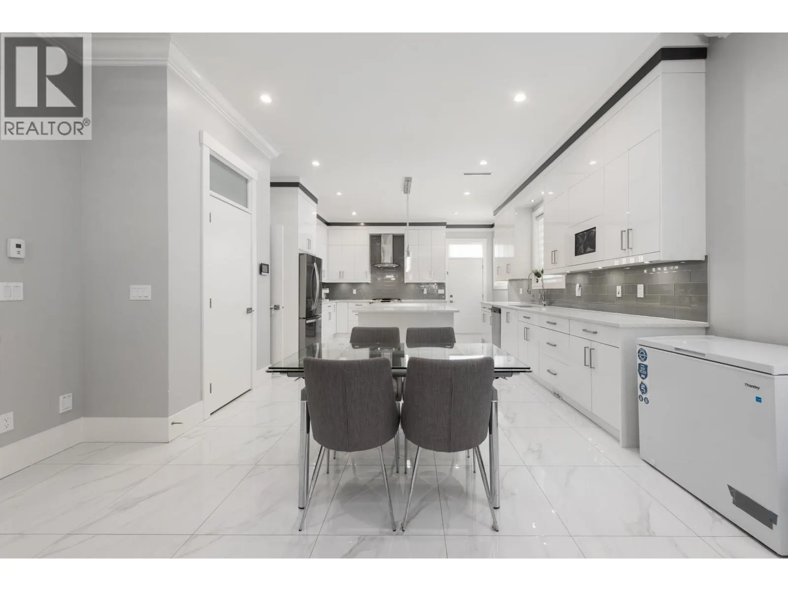 1135 YORSTON COURT