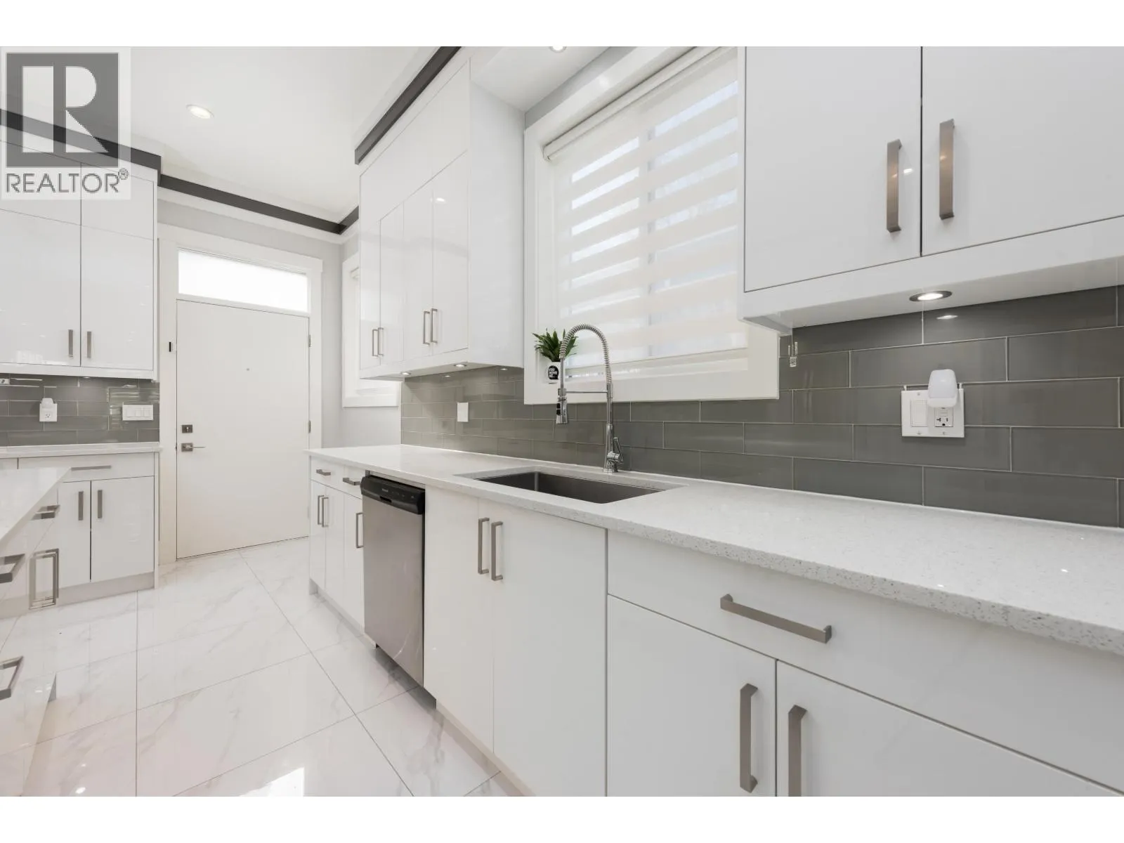 1135 YORSTON COURT