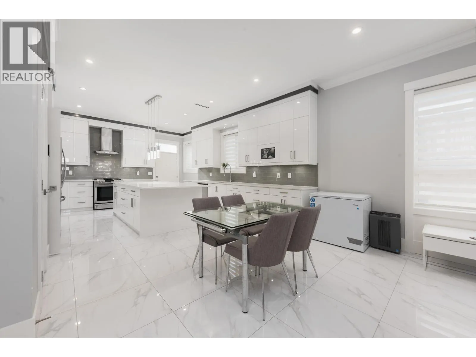 1135 YORSTON COURT