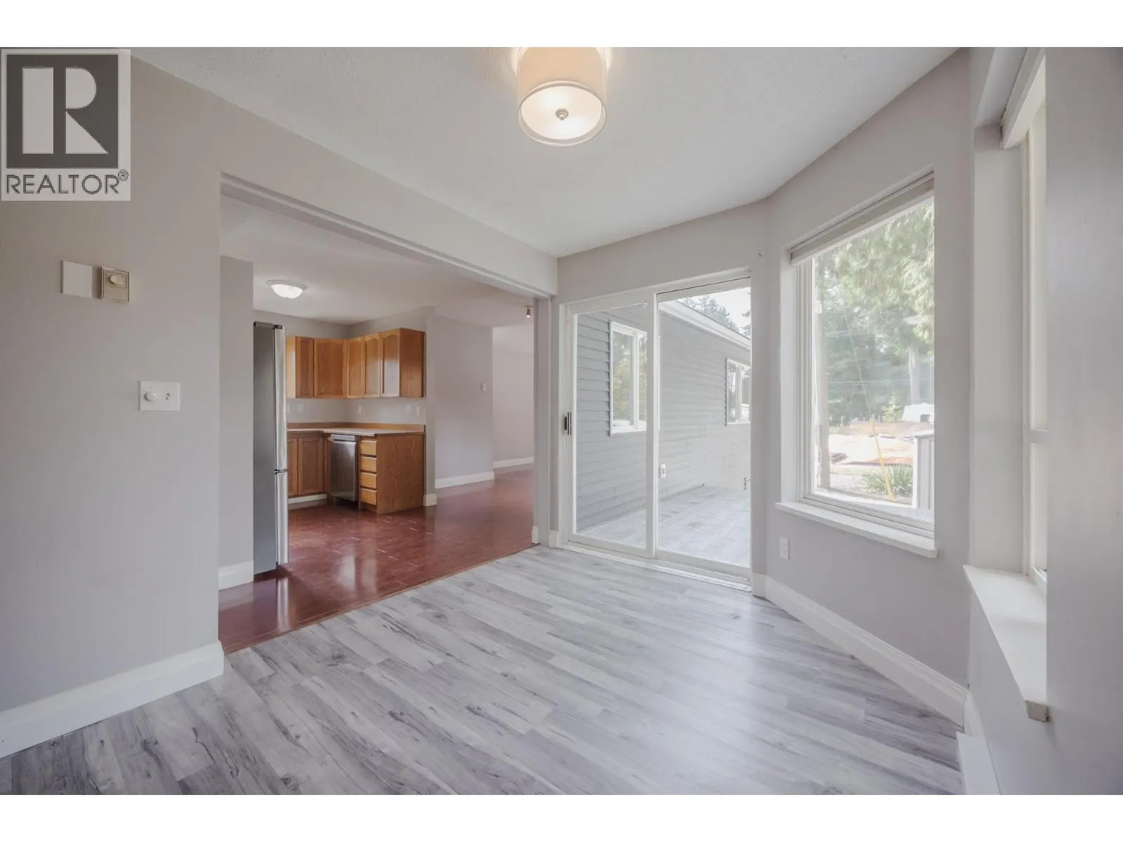5 23205 CALVIN CRESCENT