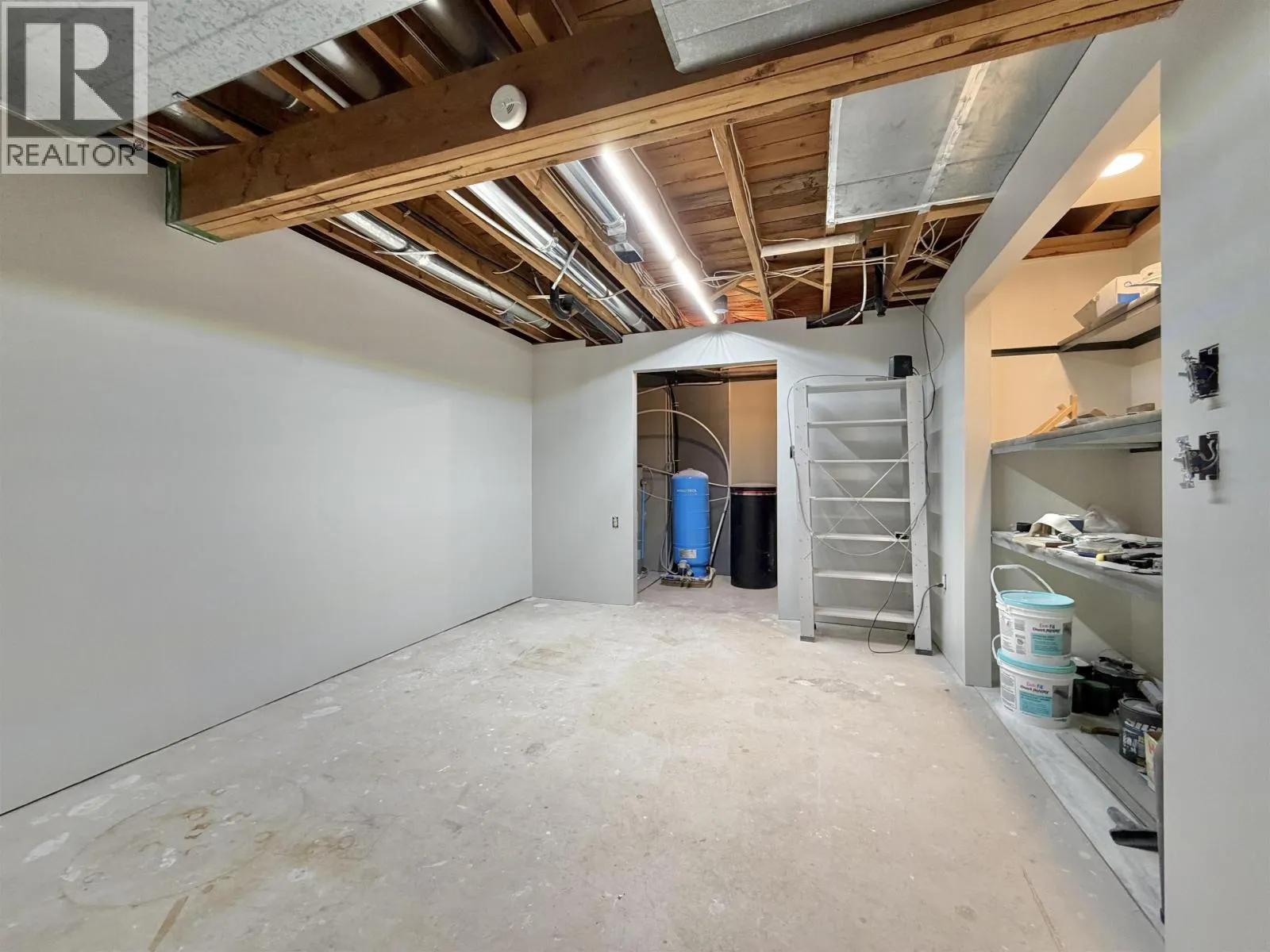 2175 WHITE ROAD