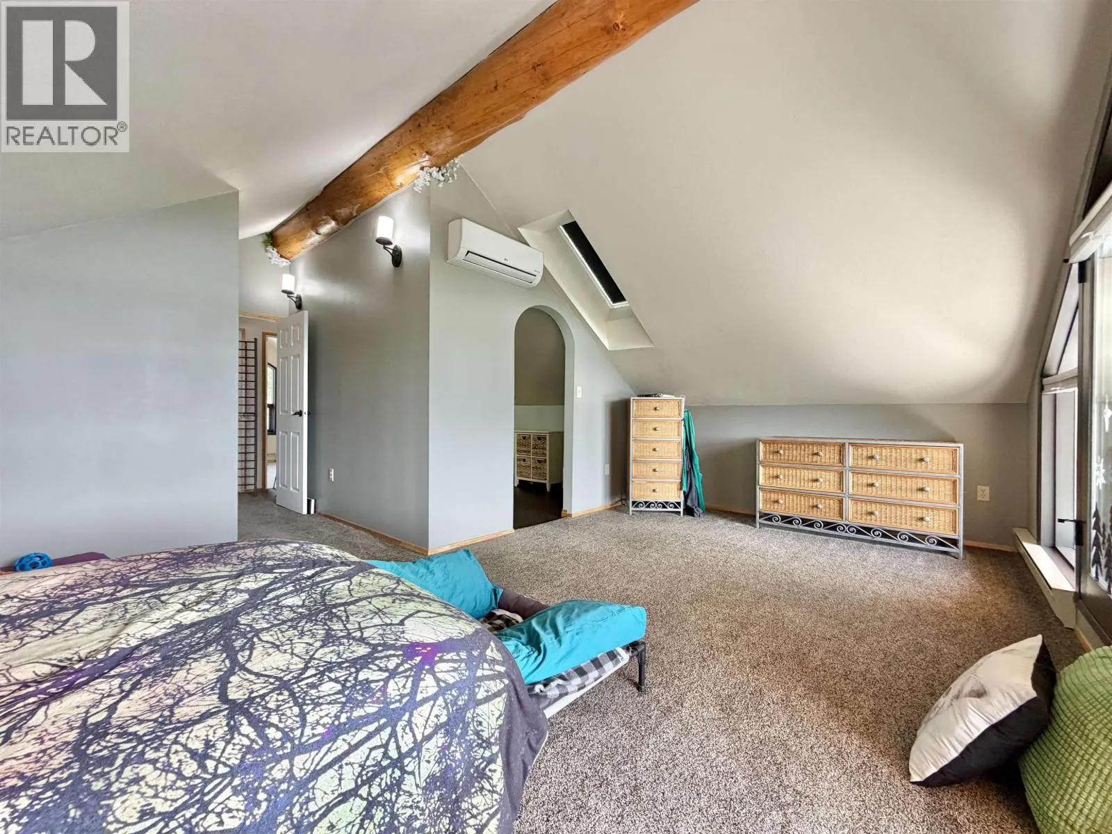 2175 WHITE ROAD