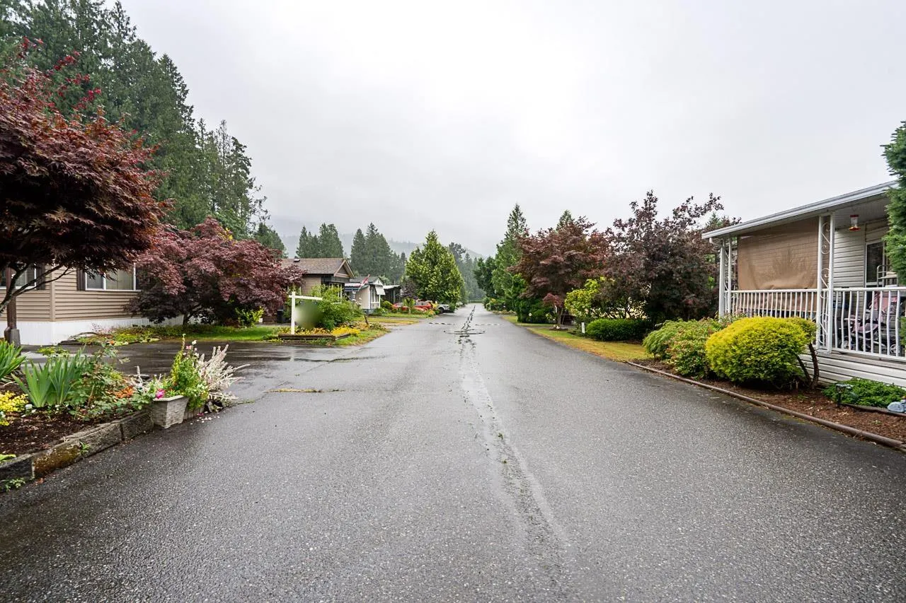 8 52324 YALE ROAD|Rosedale