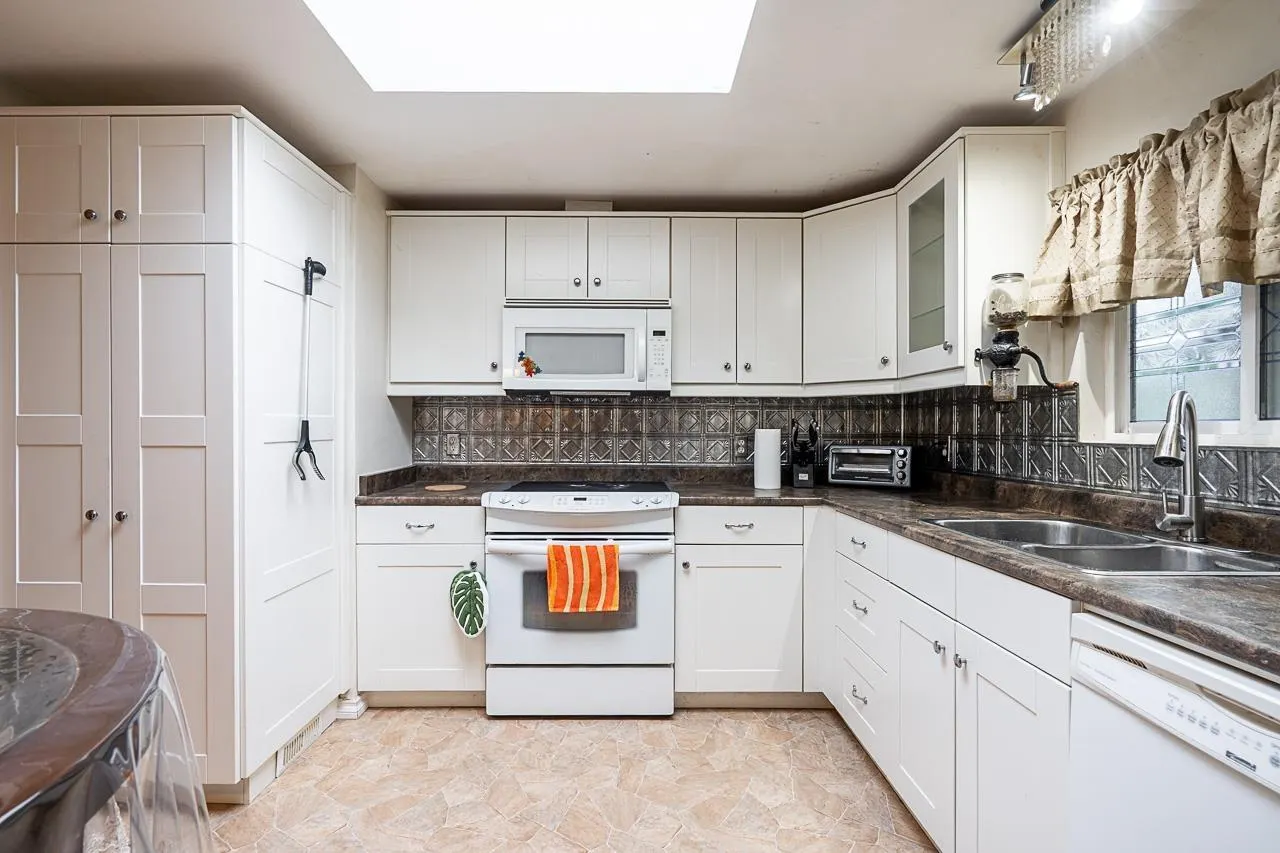 8 52324 YALE ROAD|Rosedale