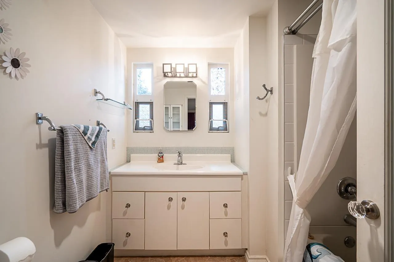 8 52324 YALE ROAD|Rosedale