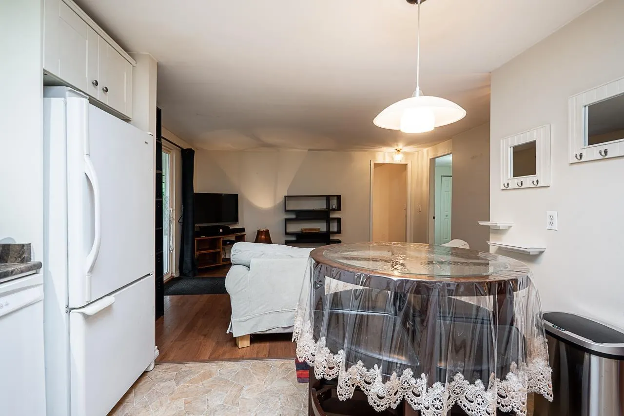 8 52324 YALE ROAD|Rosedale