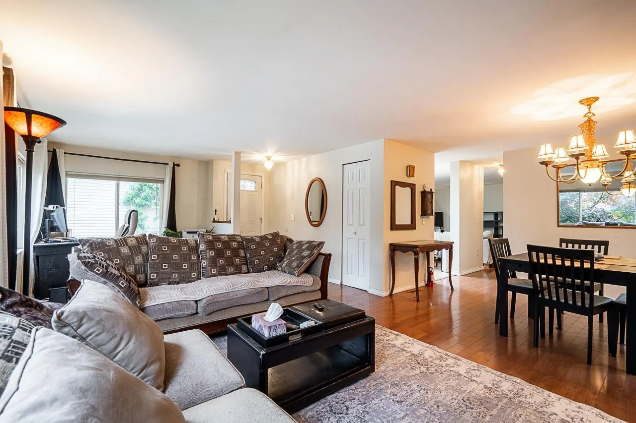 8 52324 YALE ROAD|Rosedale
