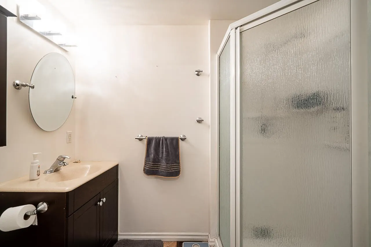 8 52324 YALE ROAD|Rosedale