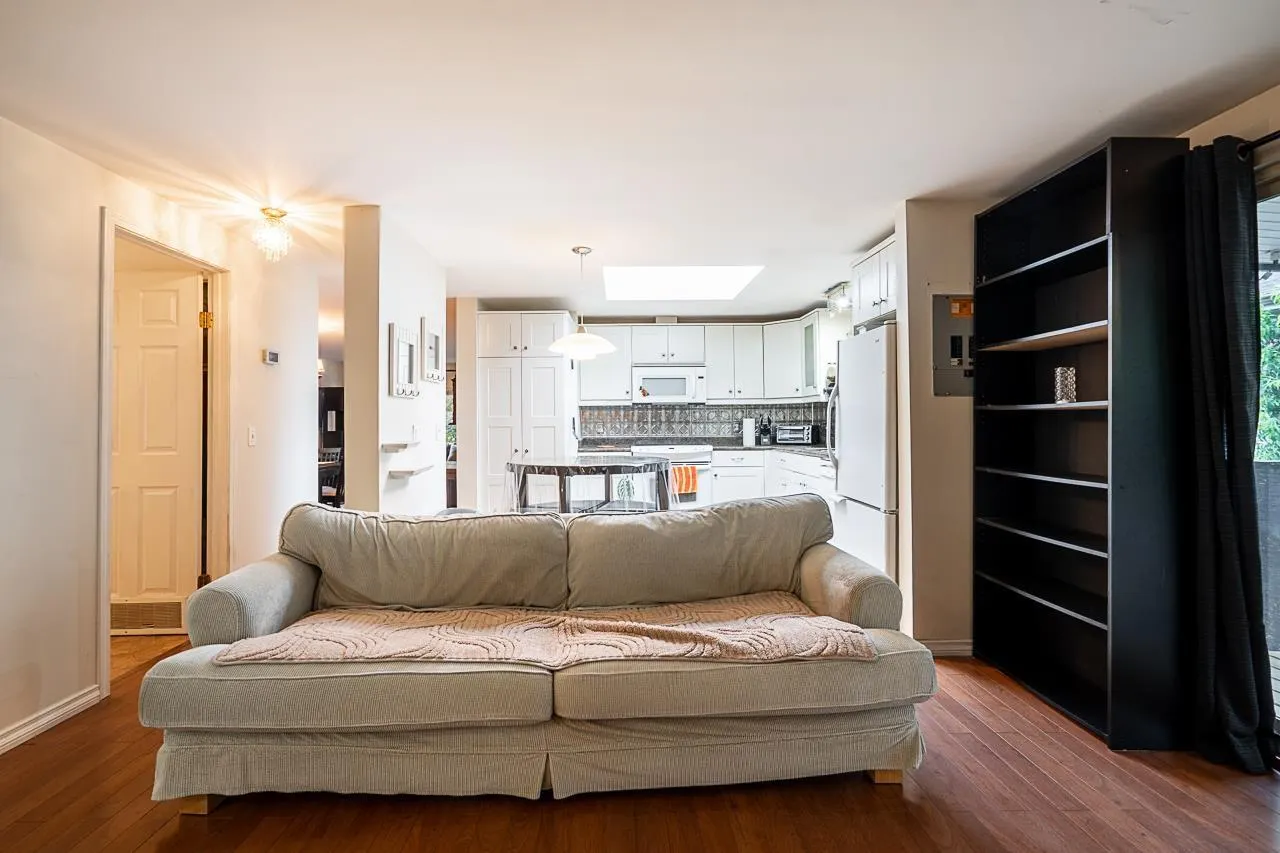 8 52324 YALE ROAD|Rosedale