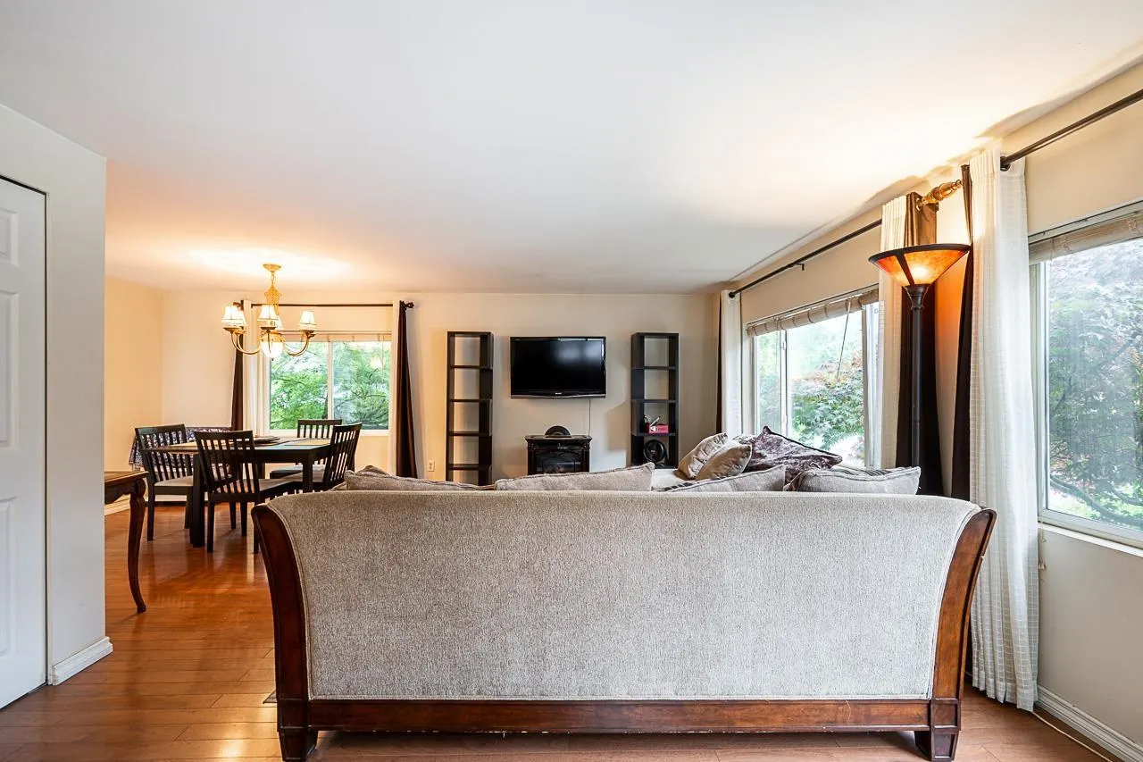 8 52324 YALE ROAD|Rosedale