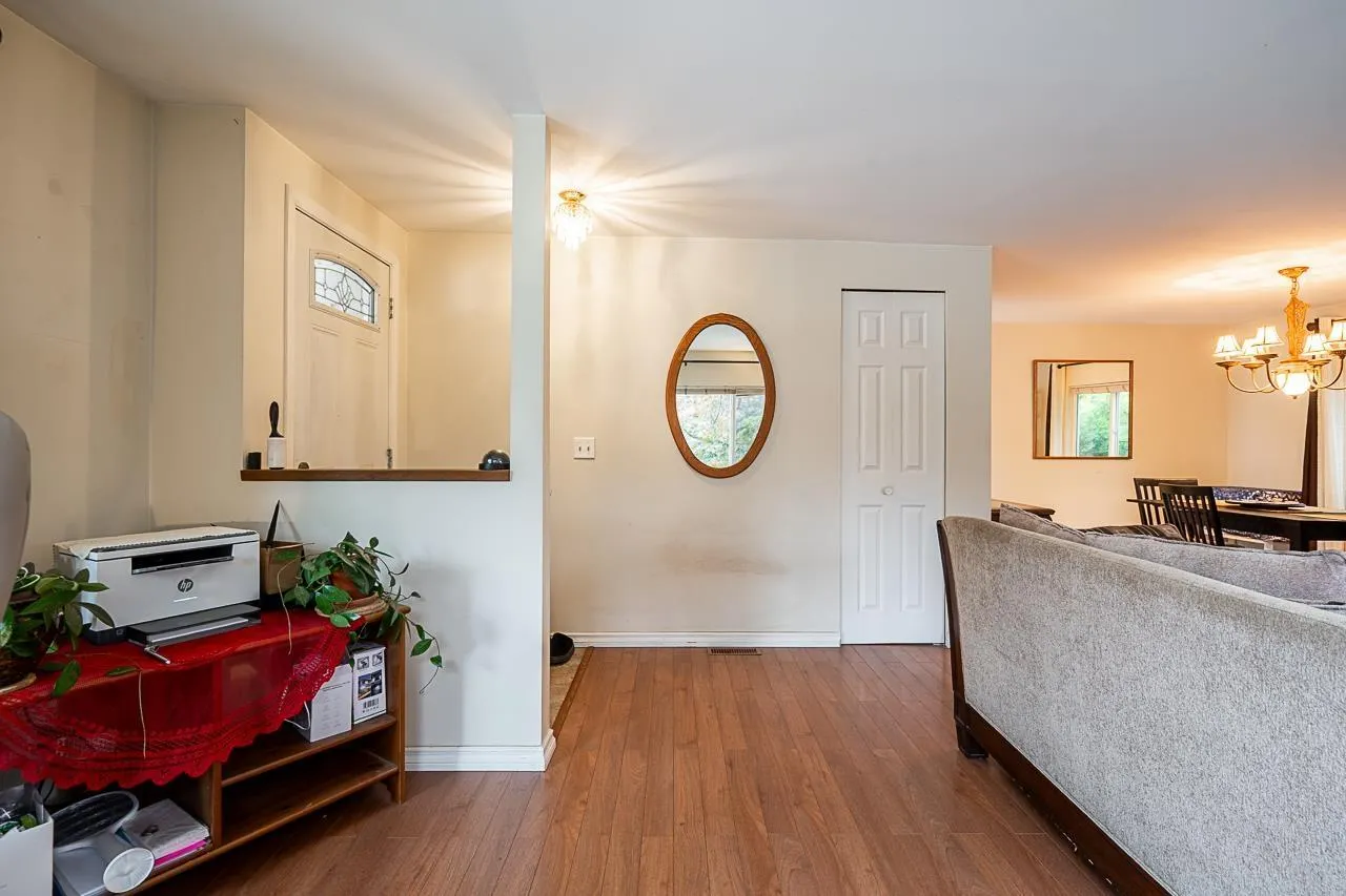 8 52324 YALE ROAD|Rosedale