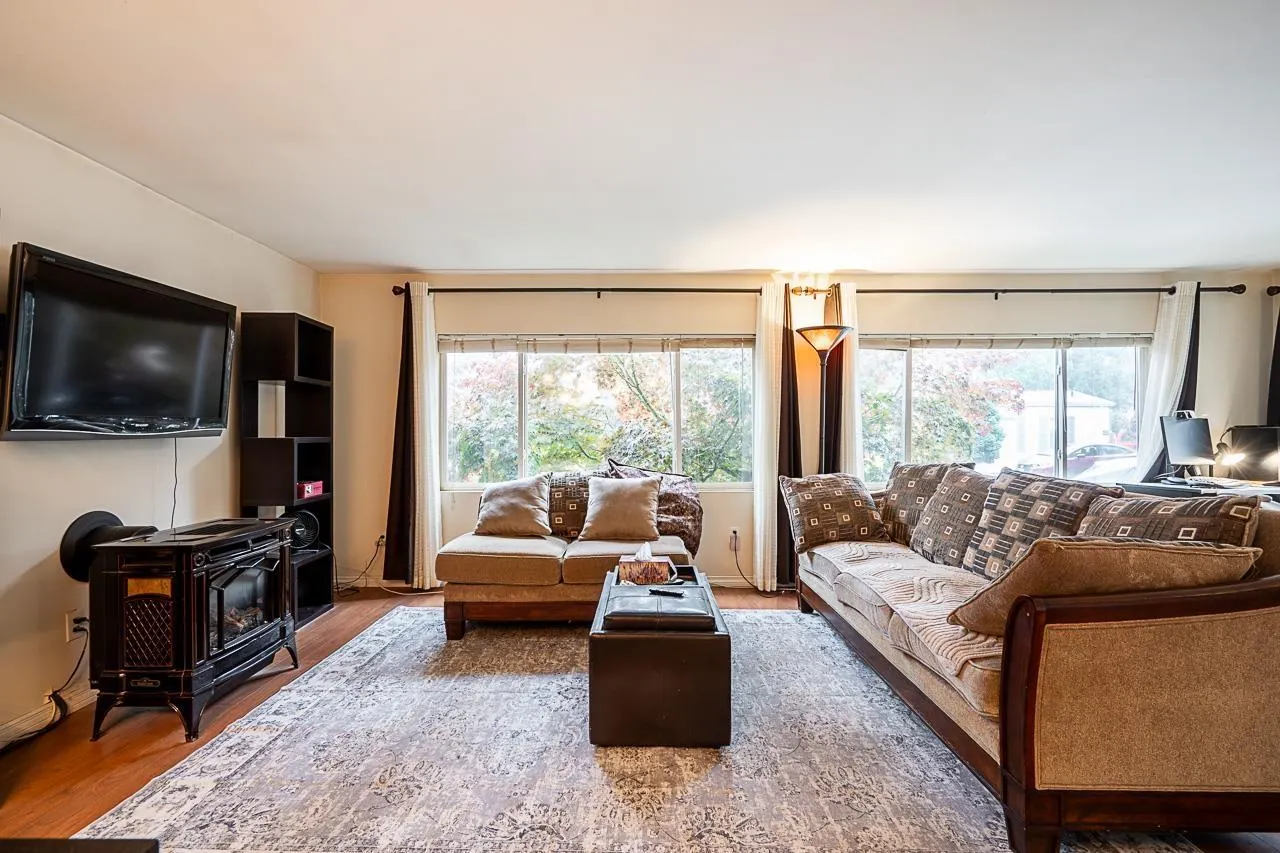 8 52324 YALE ROAD|Rosedale