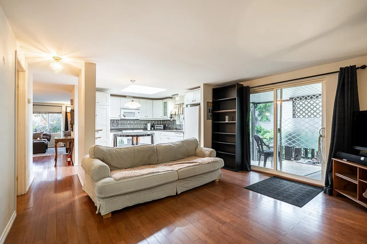8 52324 YALE ROAD|Rosedale