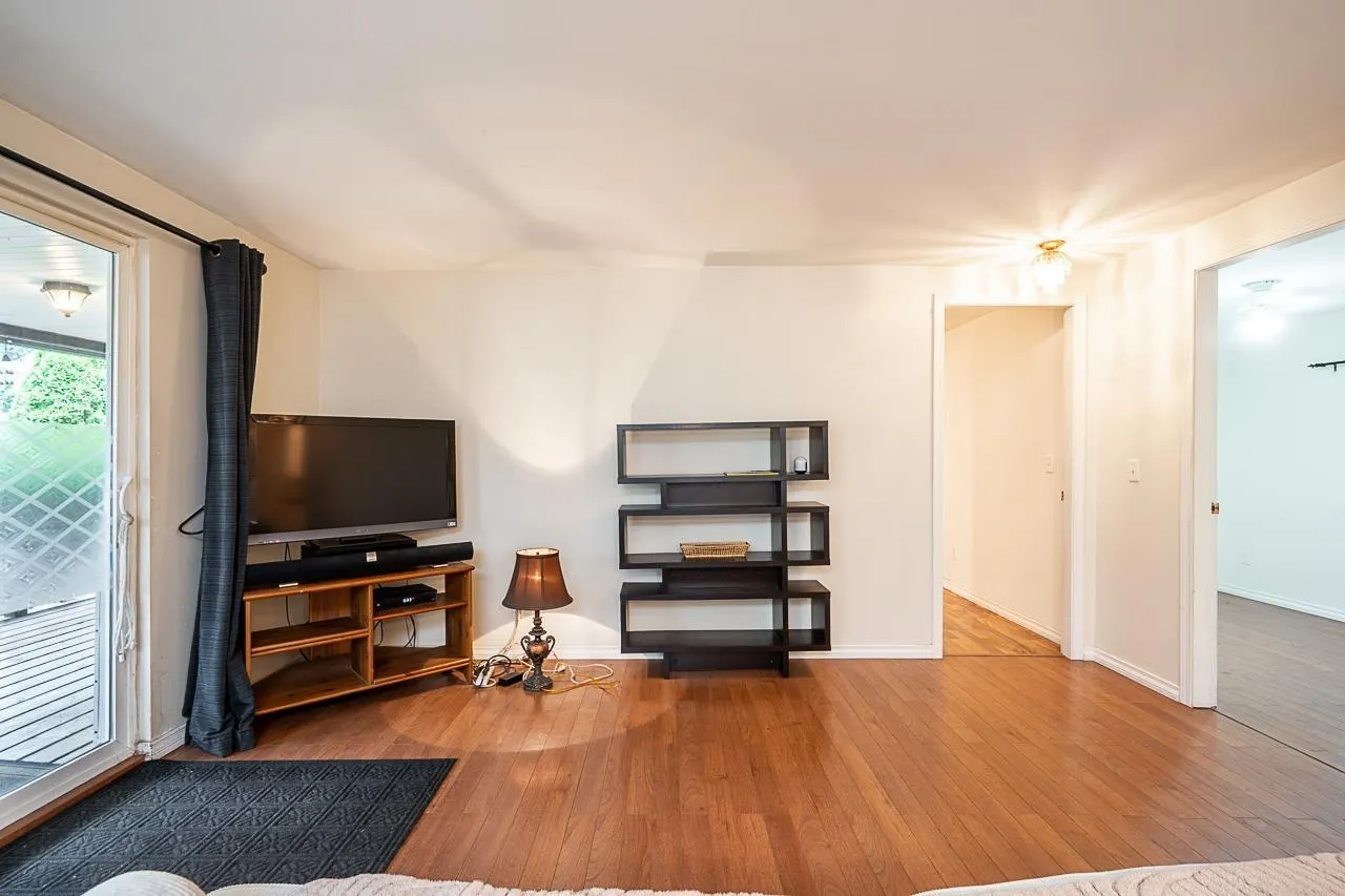 8 52324 YALE ROAD|Rosedale