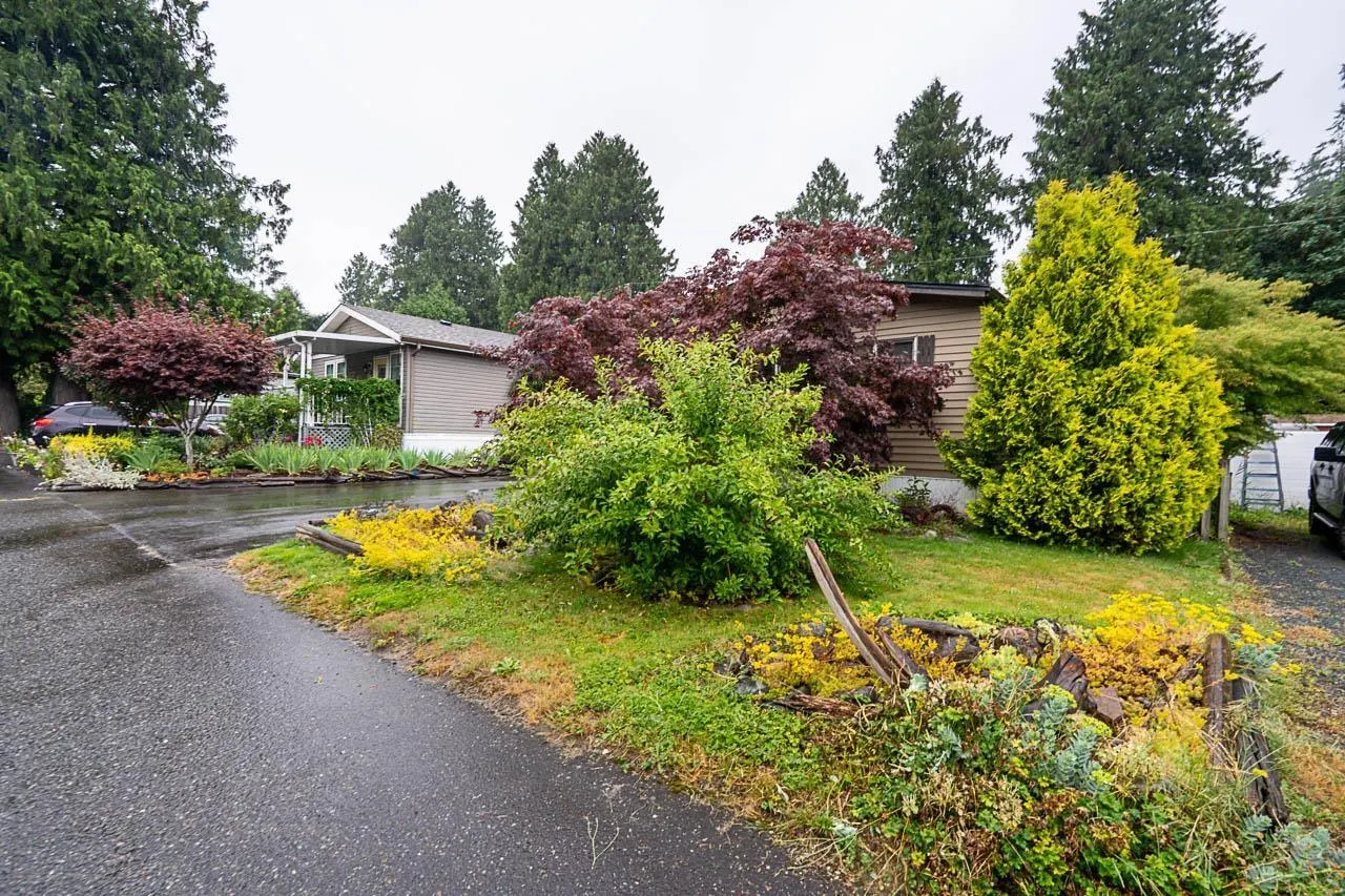 8 52324 YALE ROAD|Rosedale