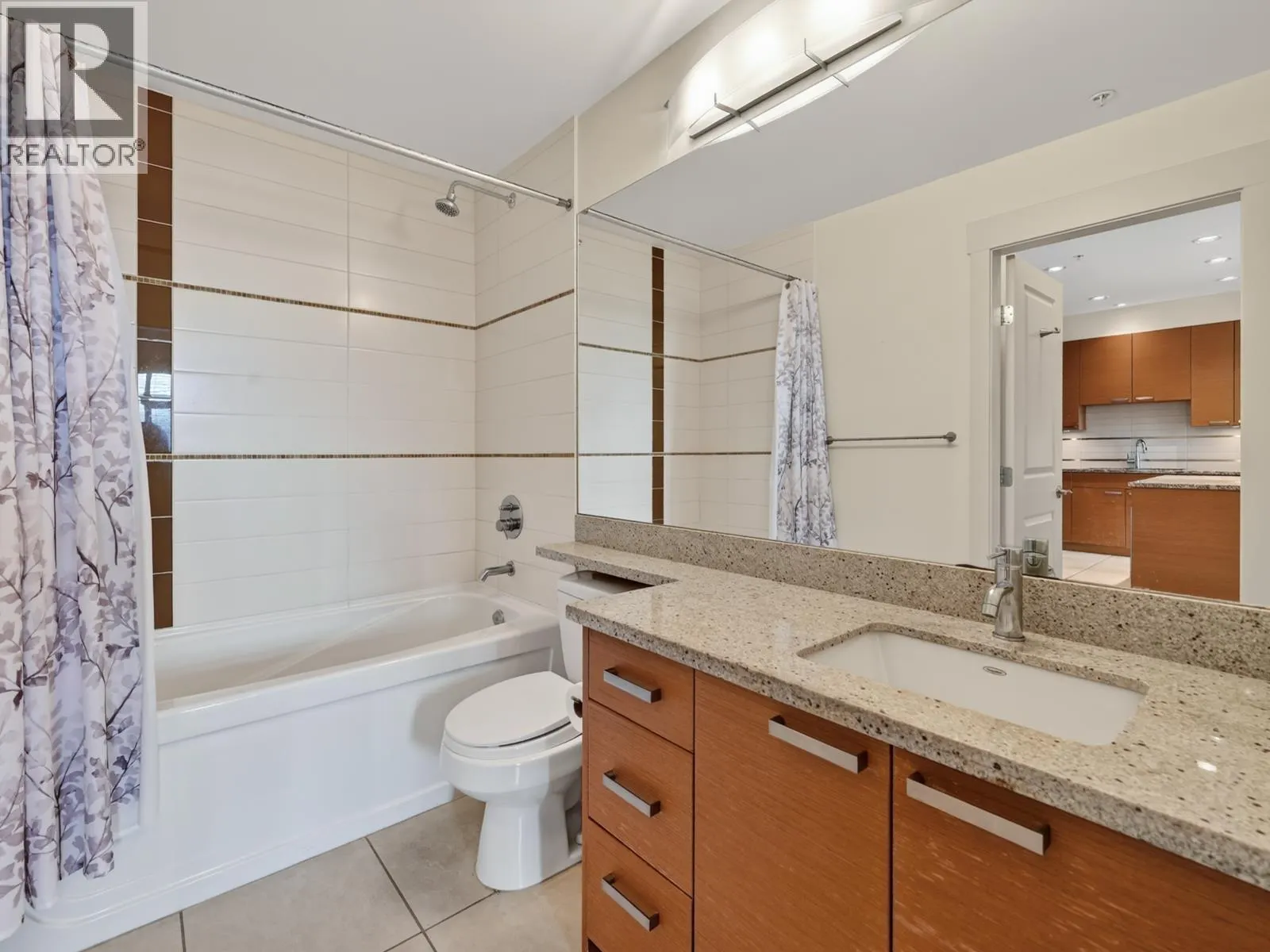 305 4365 HASTINGS STREET