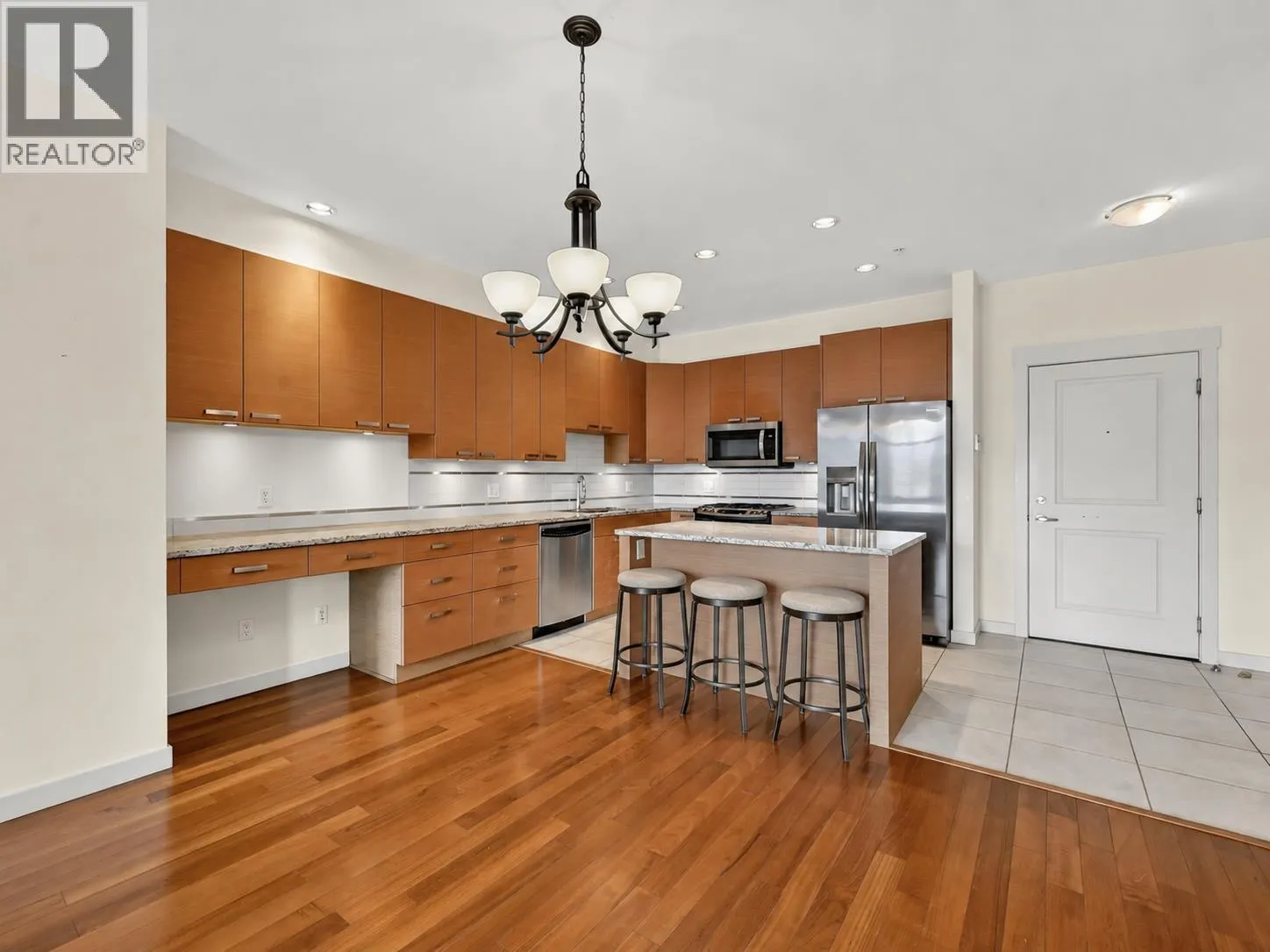 305 4365 HASTINGS STREET